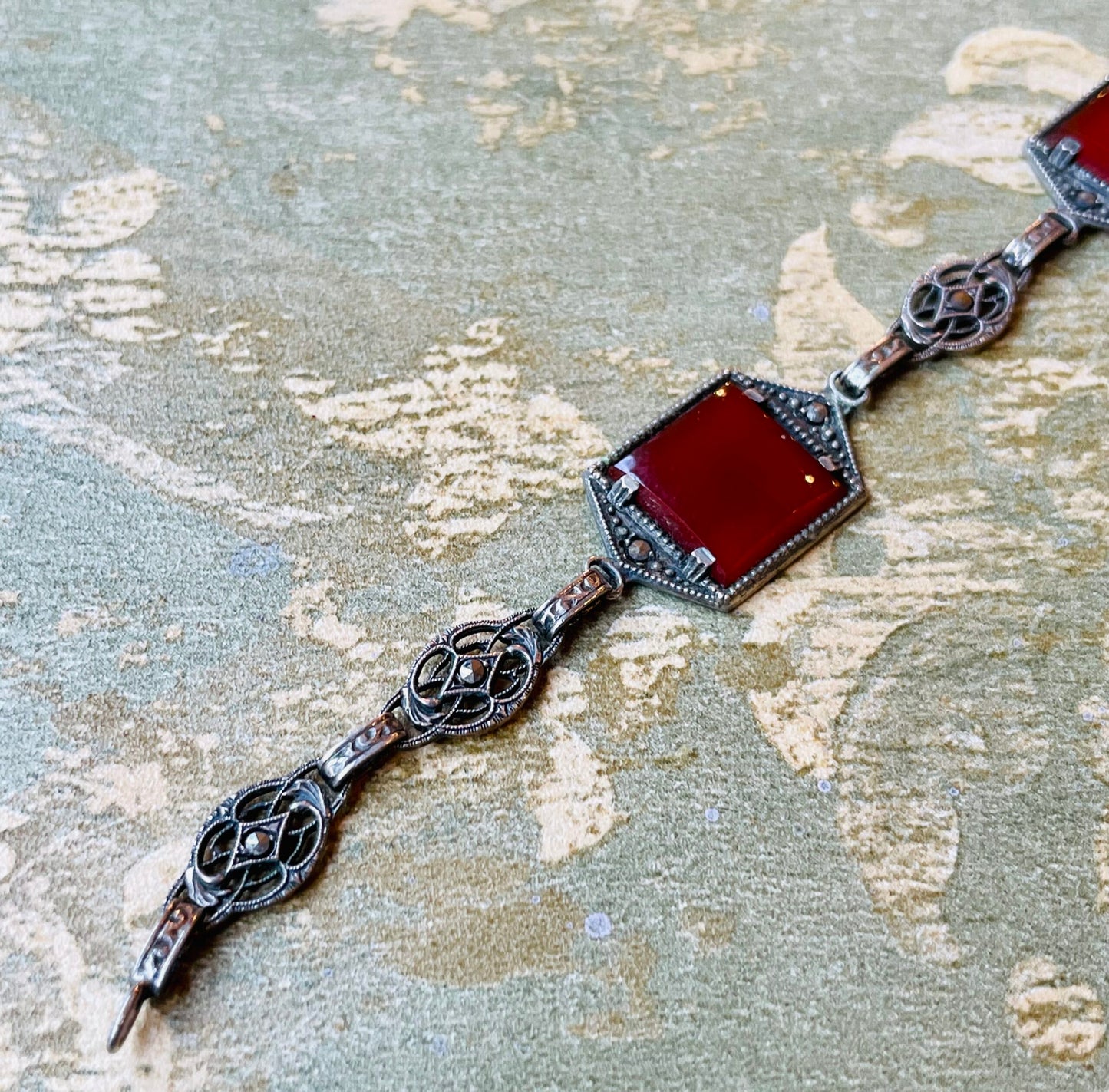 Bracciale Art Deco in argento, corniola e marcassite, 1920/30