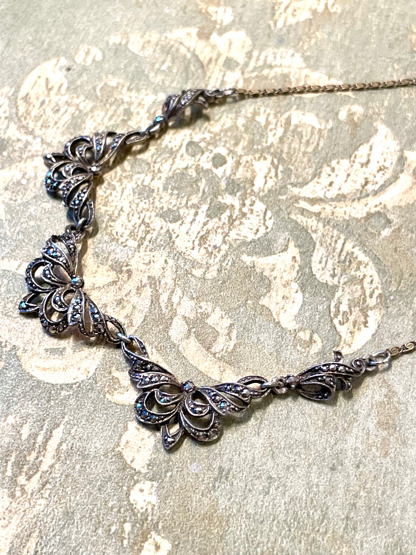 Stupenda collana in argento e marcassite, anni ‘30/40