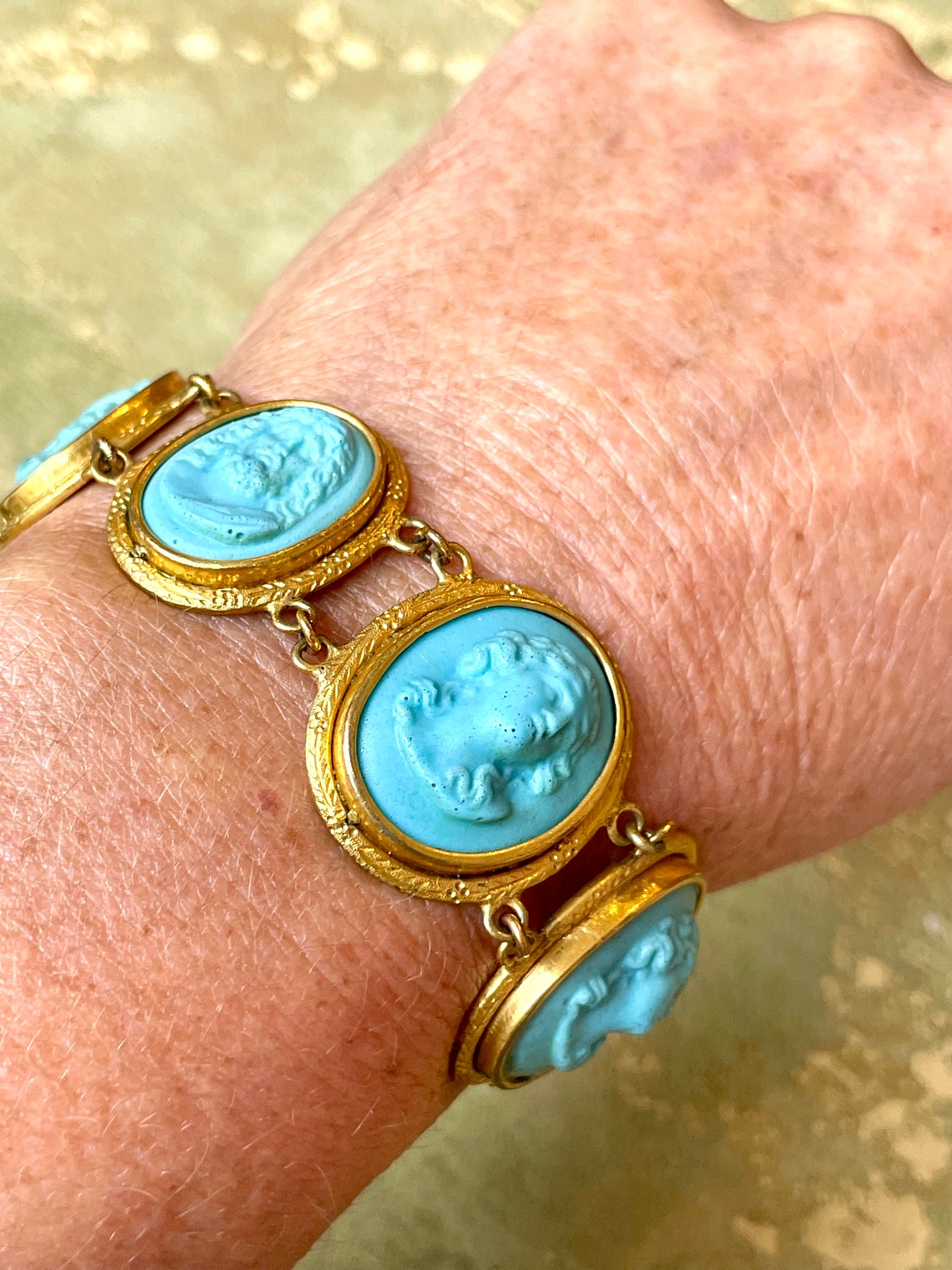 Bracciale Cammei vittoriani in pasta di turchese, laminato in oro