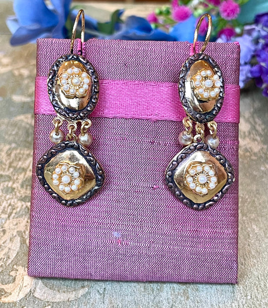 Romantici orecchini pendenti in stile borbonico