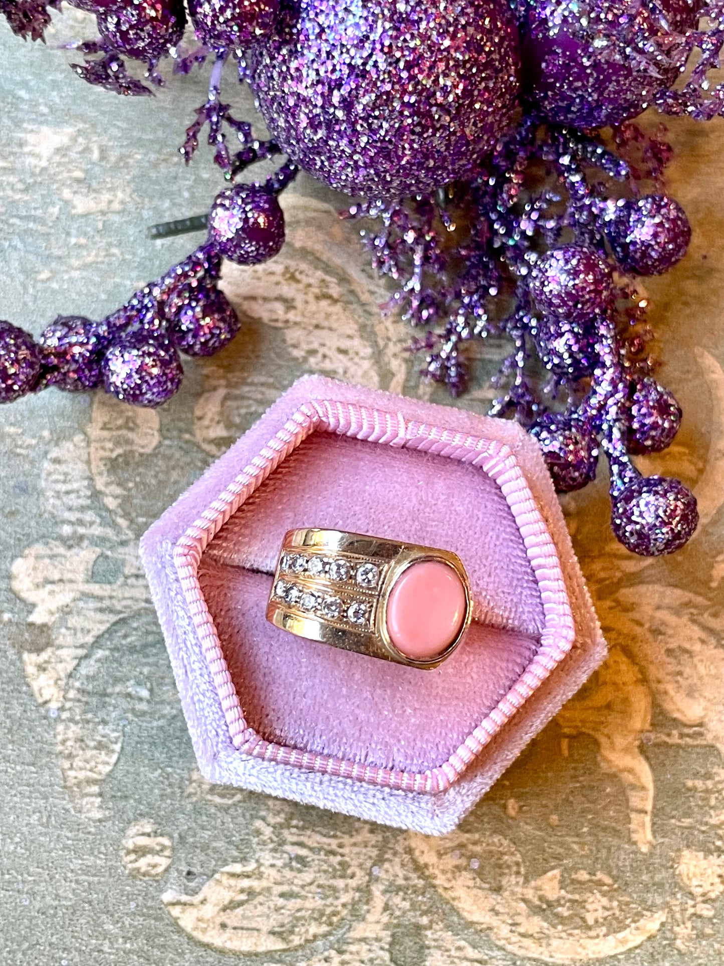 Anello Tank con corallo naturale, anni ‘40