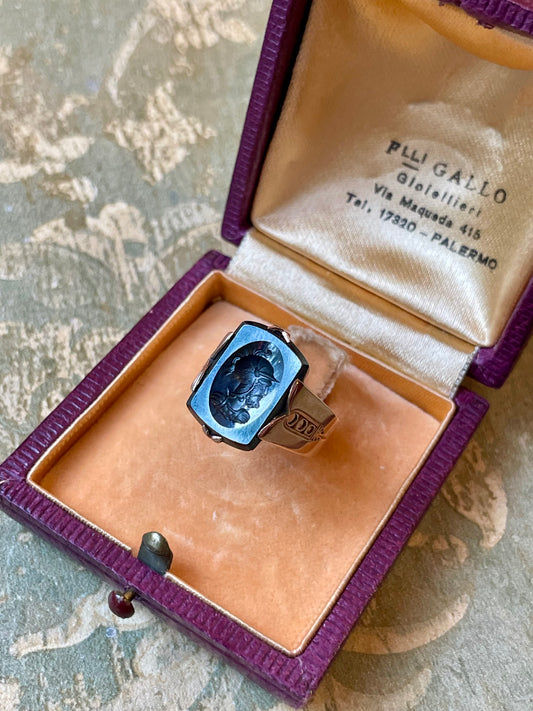 Anello chevalier con cammeo in labradorite, 1920/30