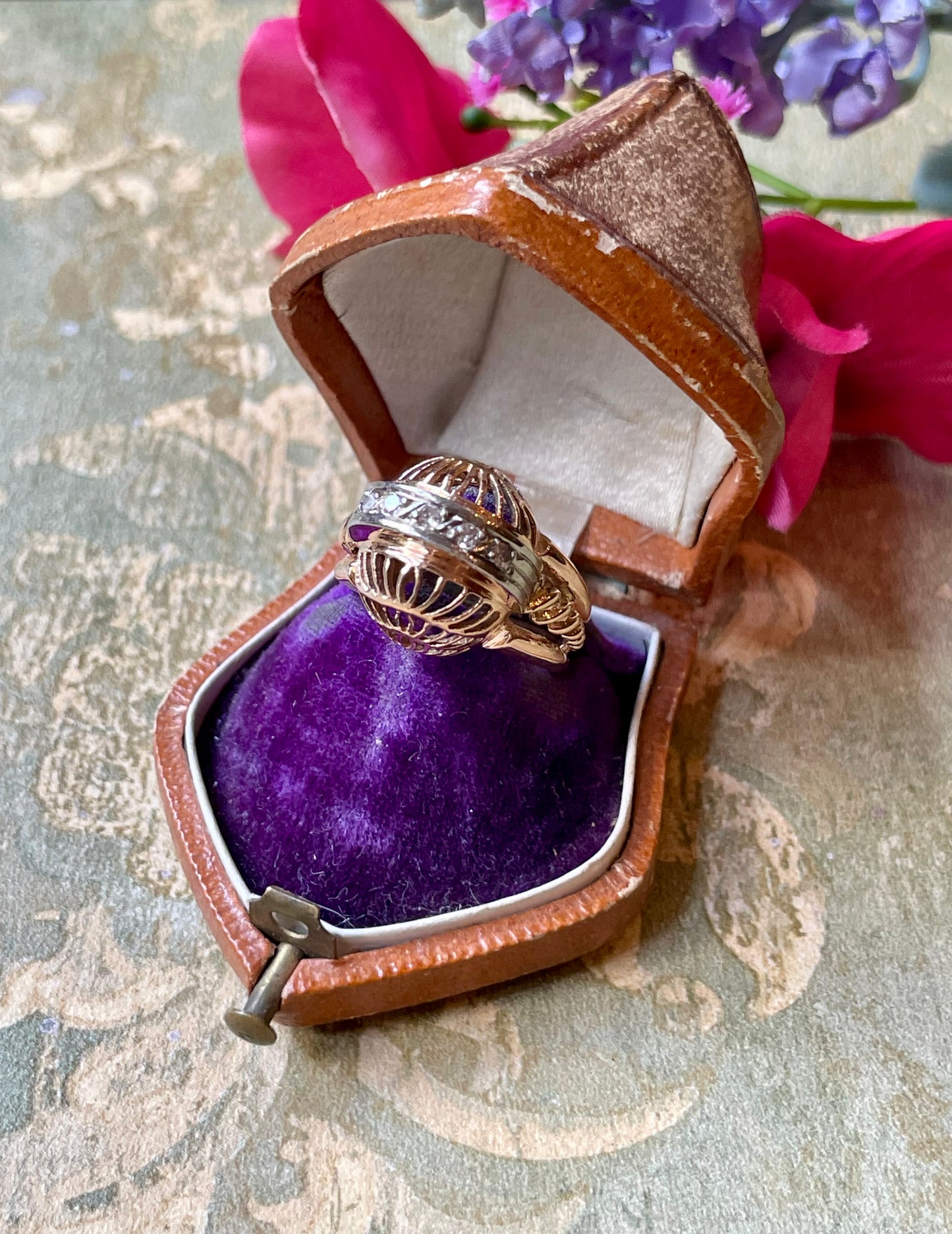 Incantevole anello a palloncino in oro rosa e diamanti, anni ‘40