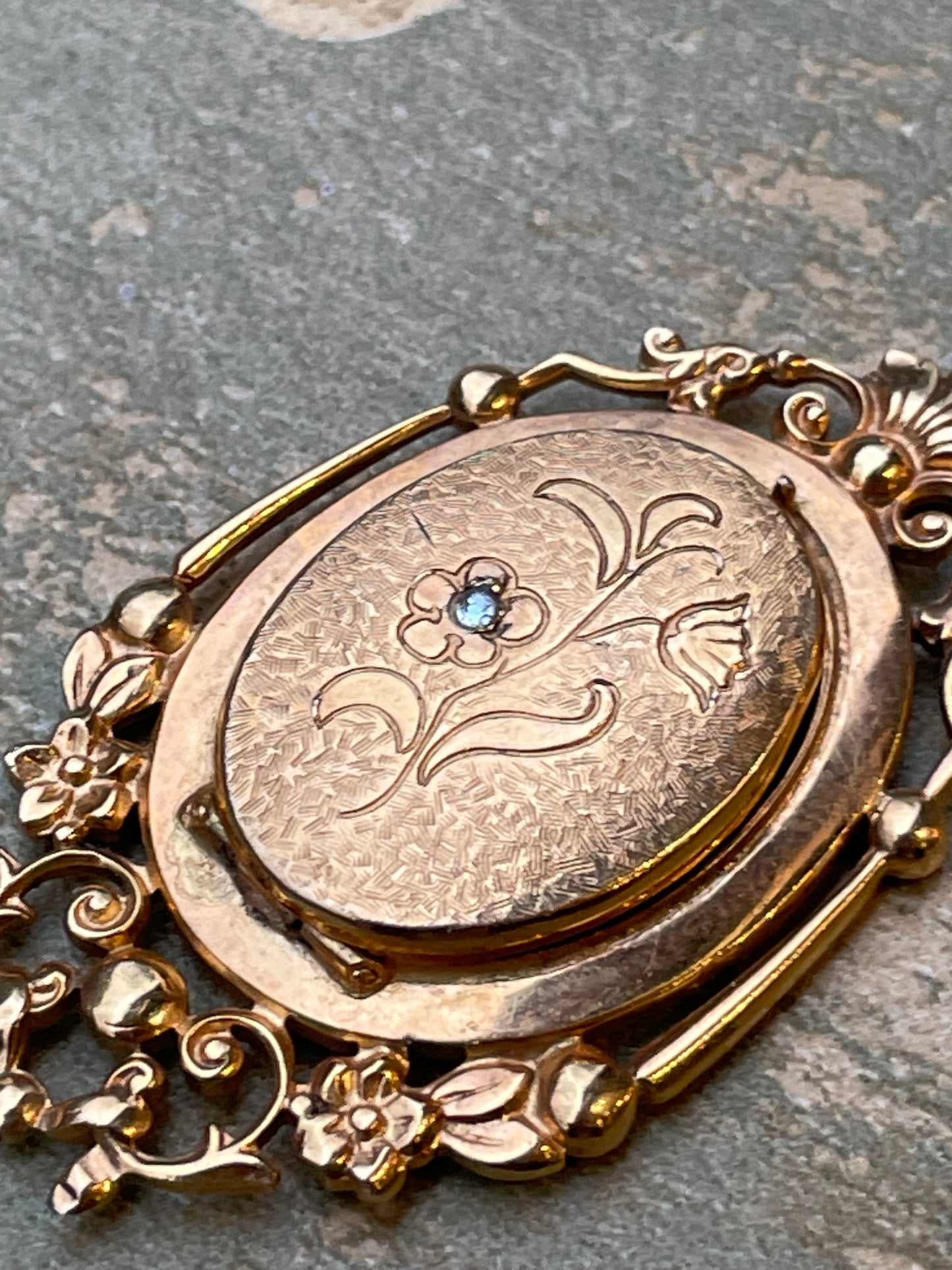 Stupendo locket laminato oro, epoca vittoriana