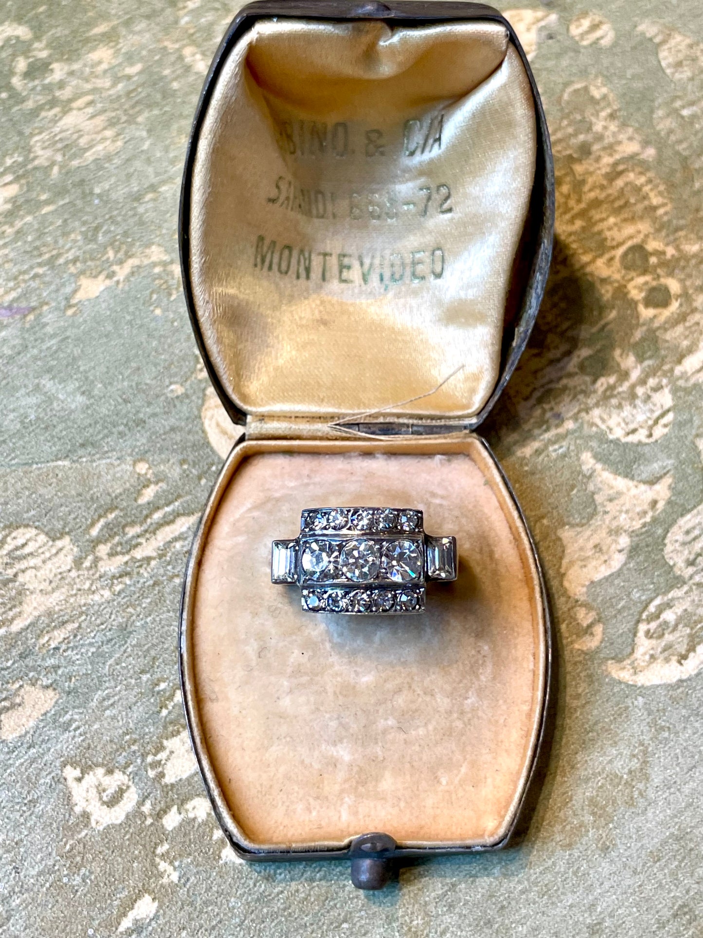 Prezioso anello Tank in argento e paste di diamante, Francia, 1930/40