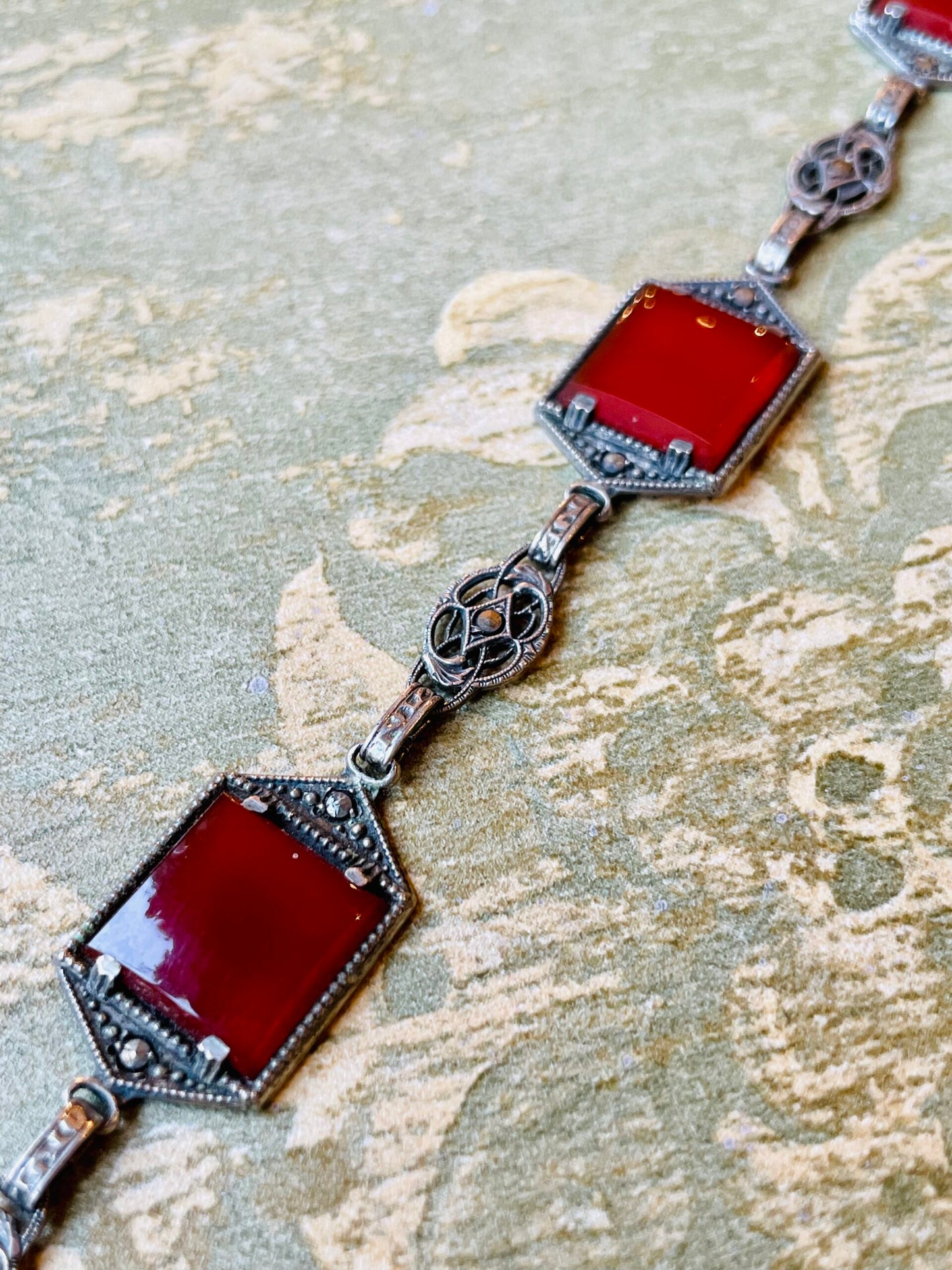 Bracciale Art Deco in argento, corniola e marcassite, 1920/30