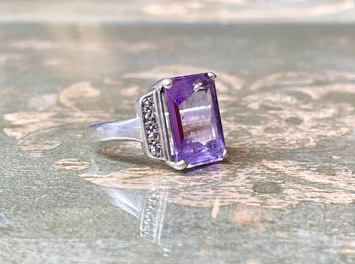 Raffinato anello Art Deco in argento e ametista