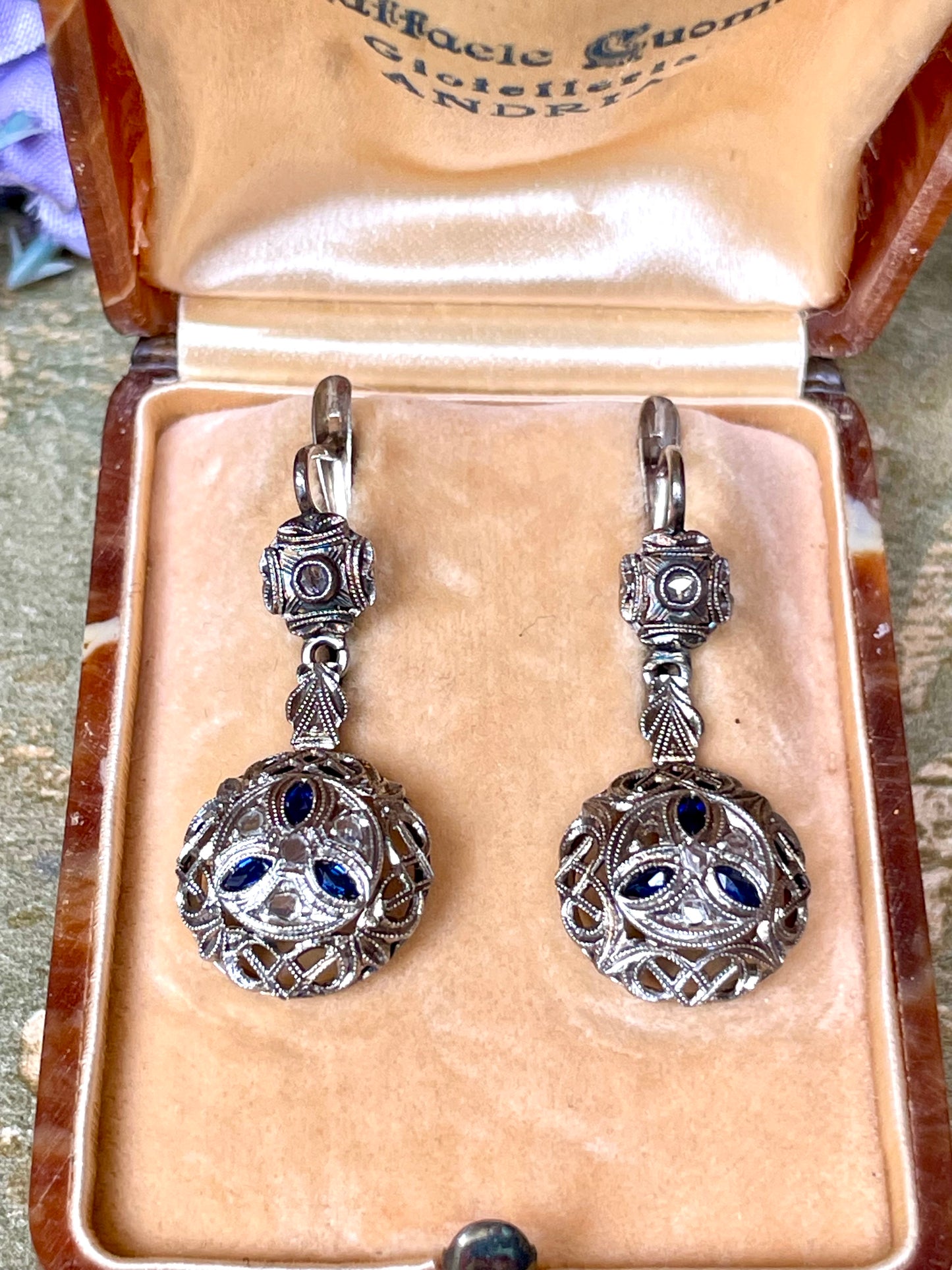 Romantici orecchini Art Deco con diamanti