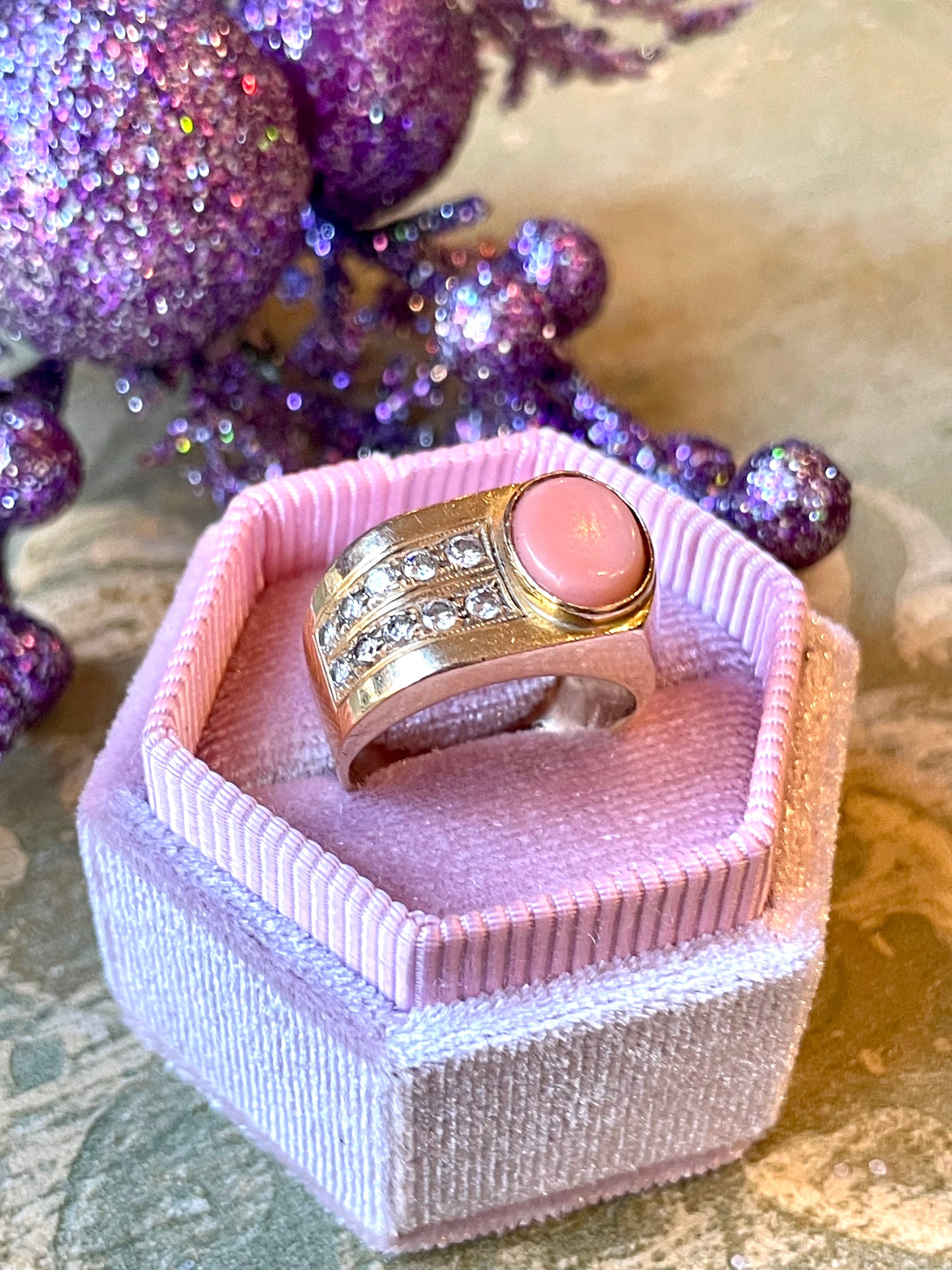 Anello Tank con corallo naturale, anni ‘40