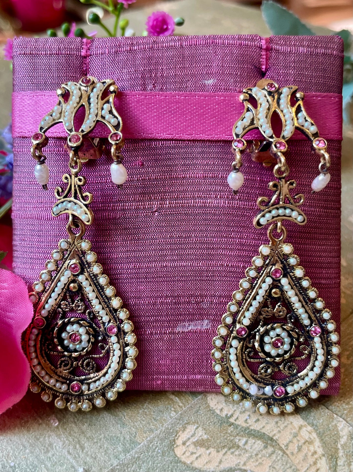 Eccezionali orecchini in stile vittoriano in argento vermeil con microperle