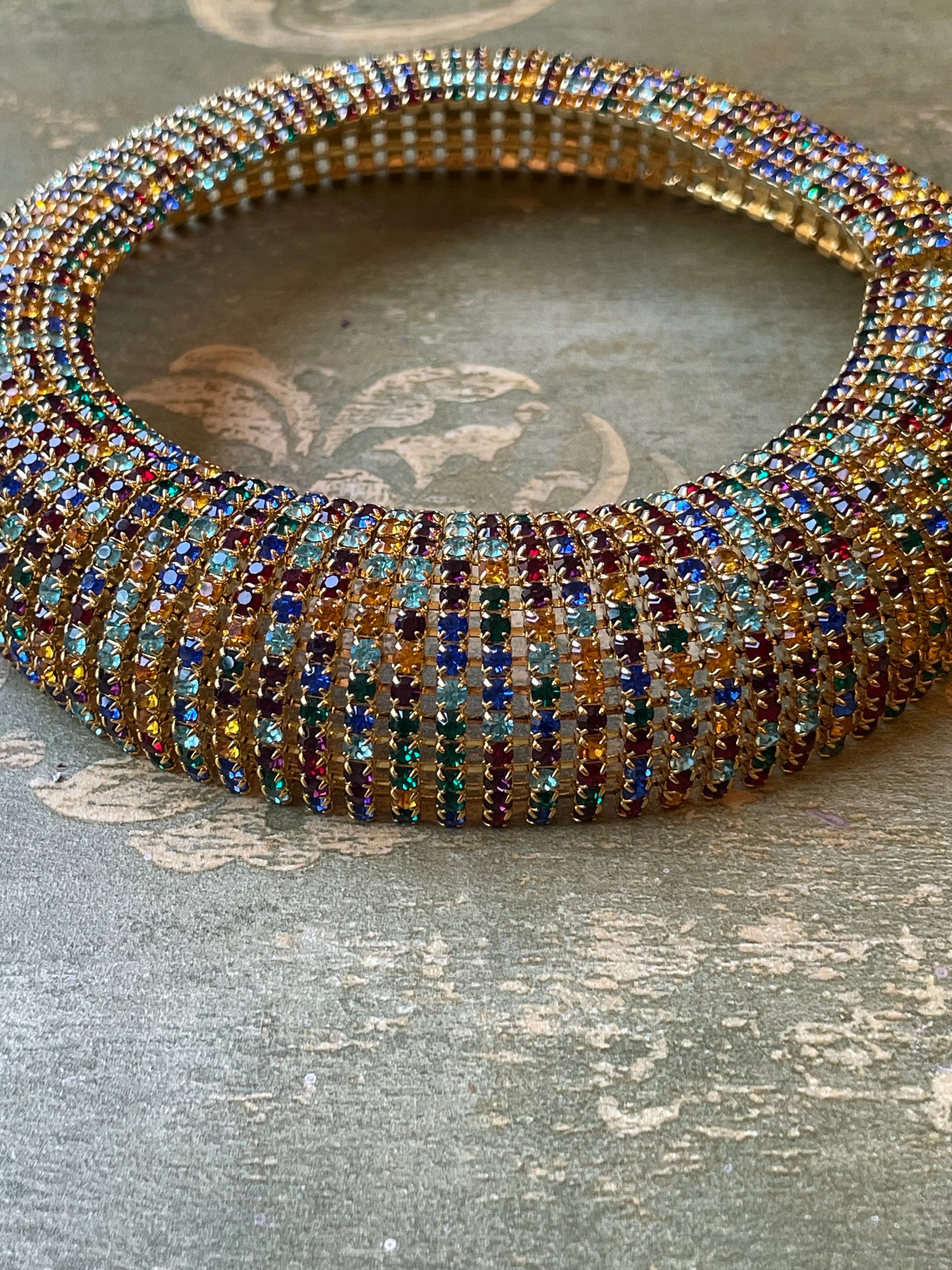 Choker bombato in cristalli multicolor, anni ‘80