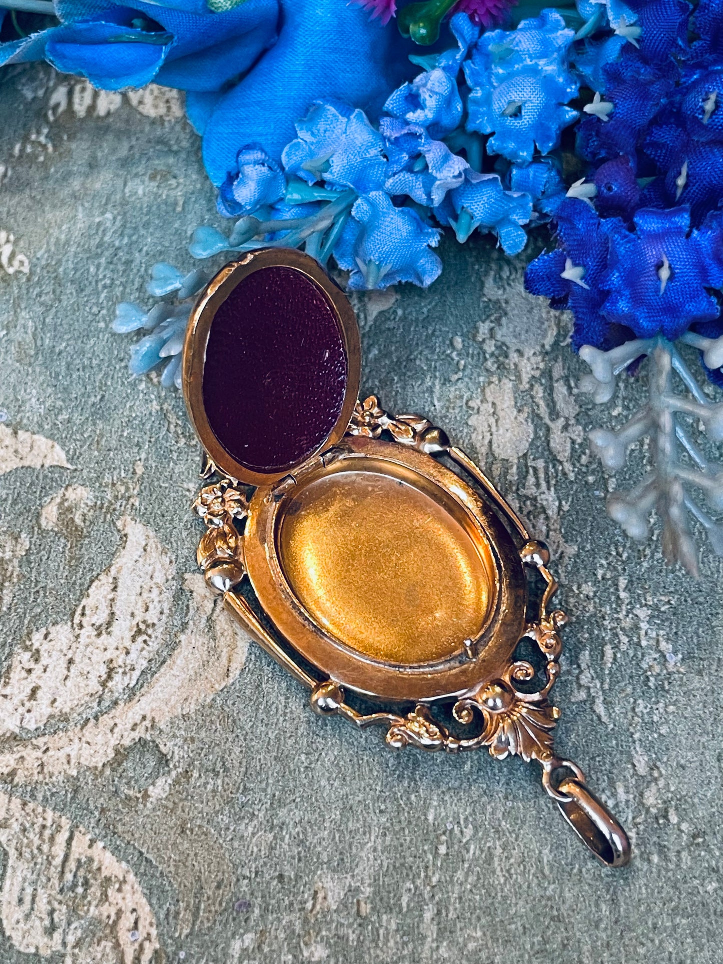 Stupendo locket laminato oro, epoca vittoriana