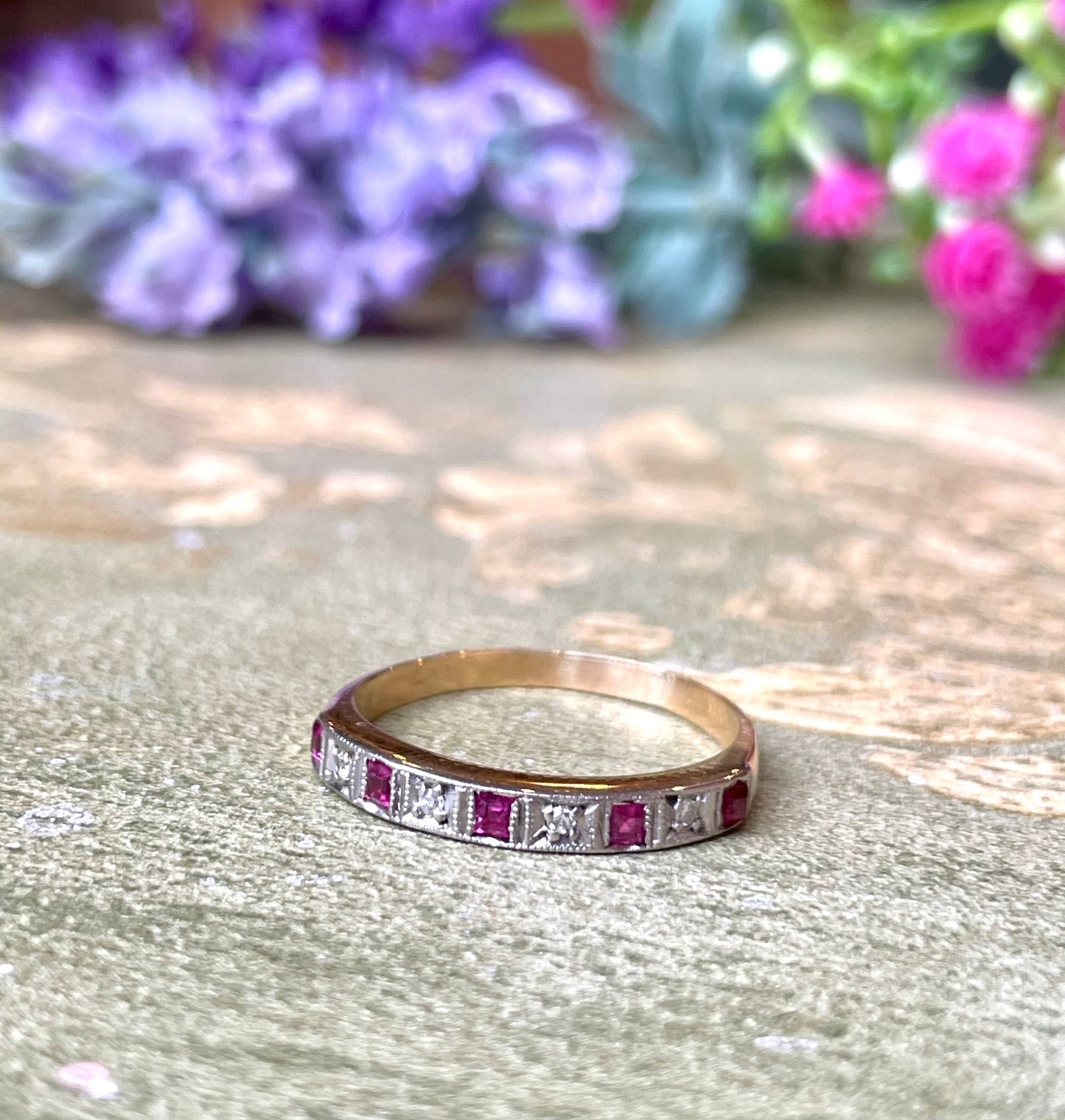 Squisita fede demi riviere con diamanti e rubini