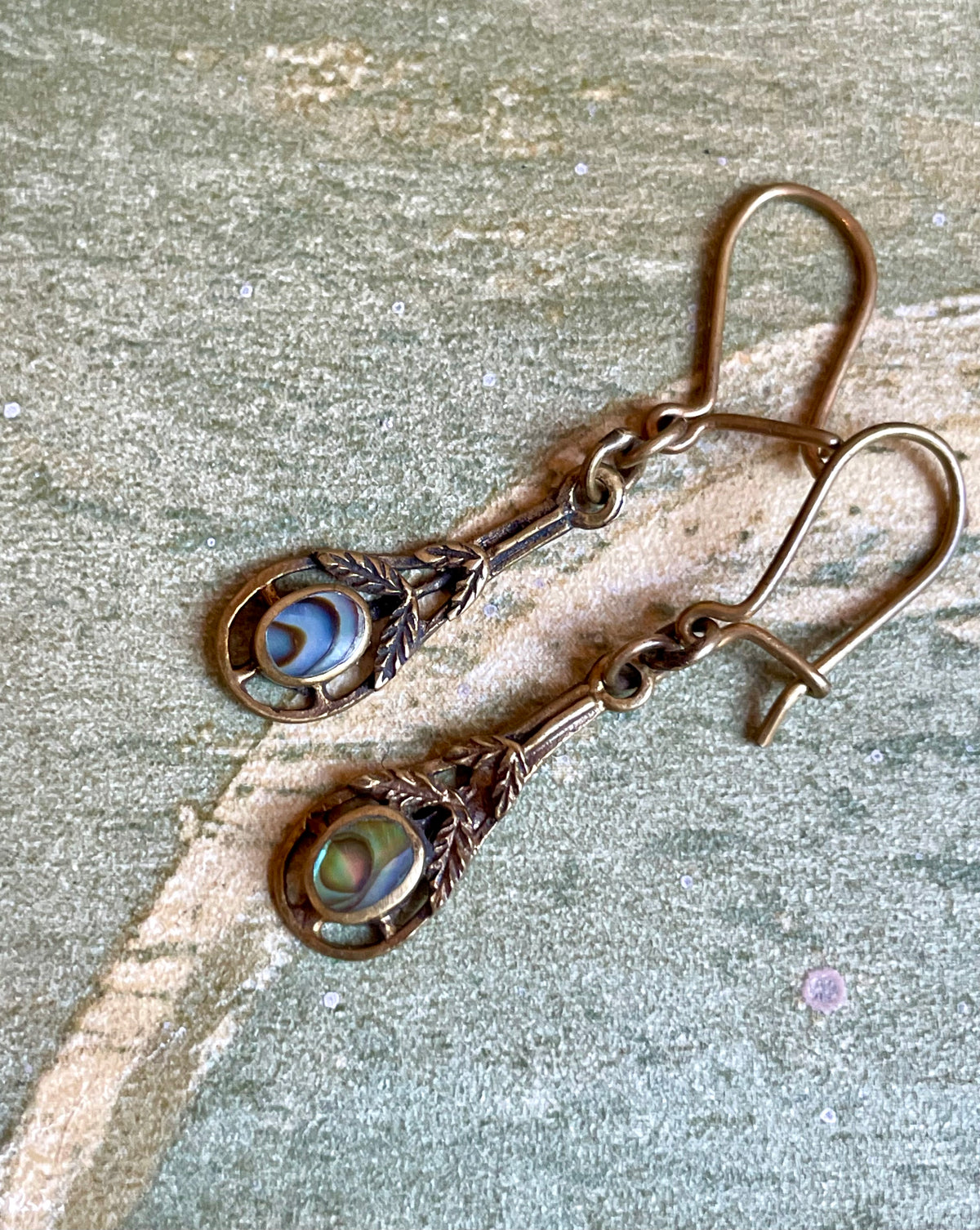Romantici orecchini Art Nouveau con opali