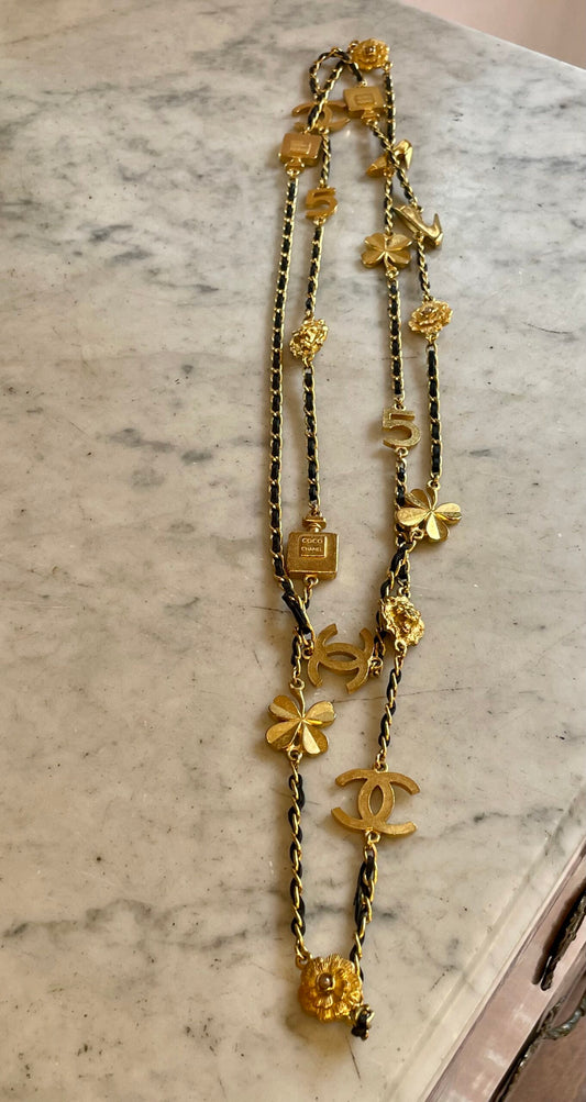 Long necklace with golden chain and leather, signed Chanel 1996