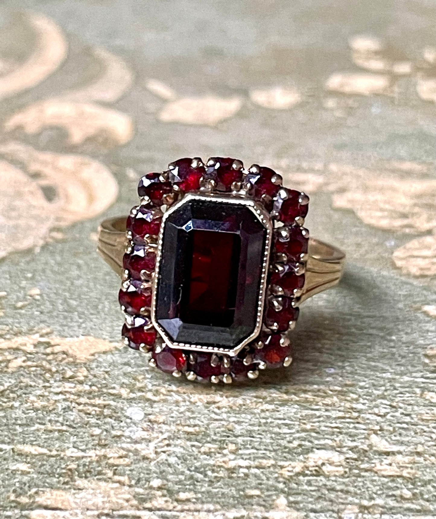 Anello Regina Anna con granati boho, 1930/40