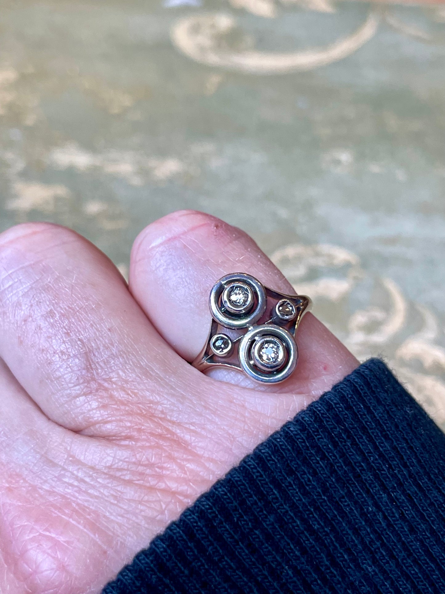 Incantevole anello Turbillon con diamanti, 1910/20