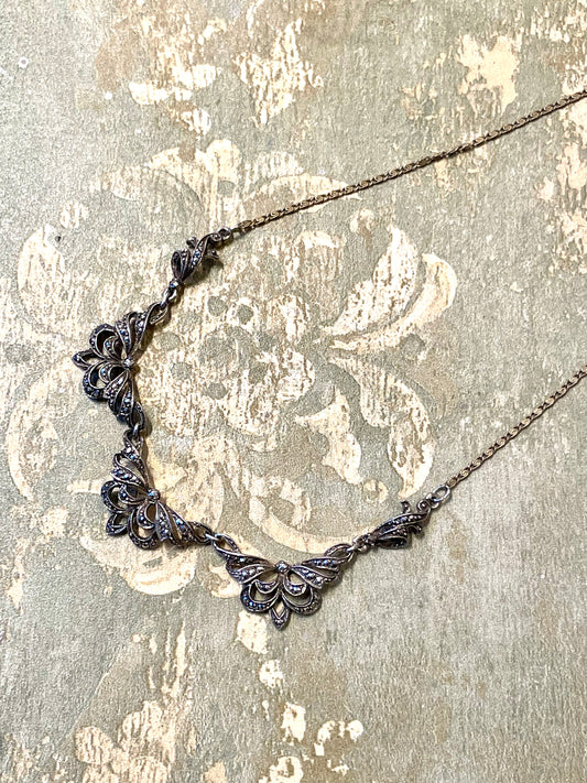 Stupenda collana in argento e marcassite, anni ‘30/40
