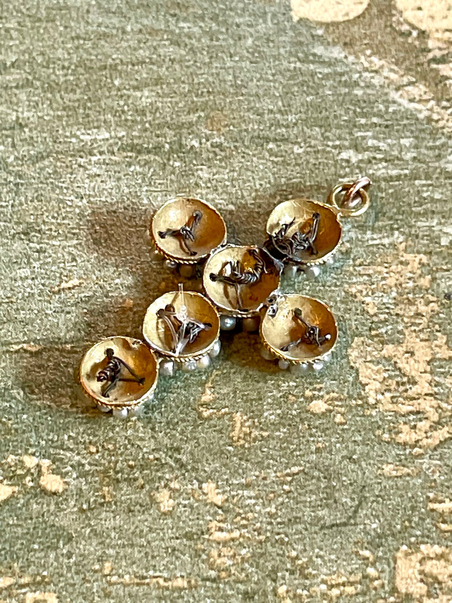 Pendente a forma di croce con microperle, epoca georgiana