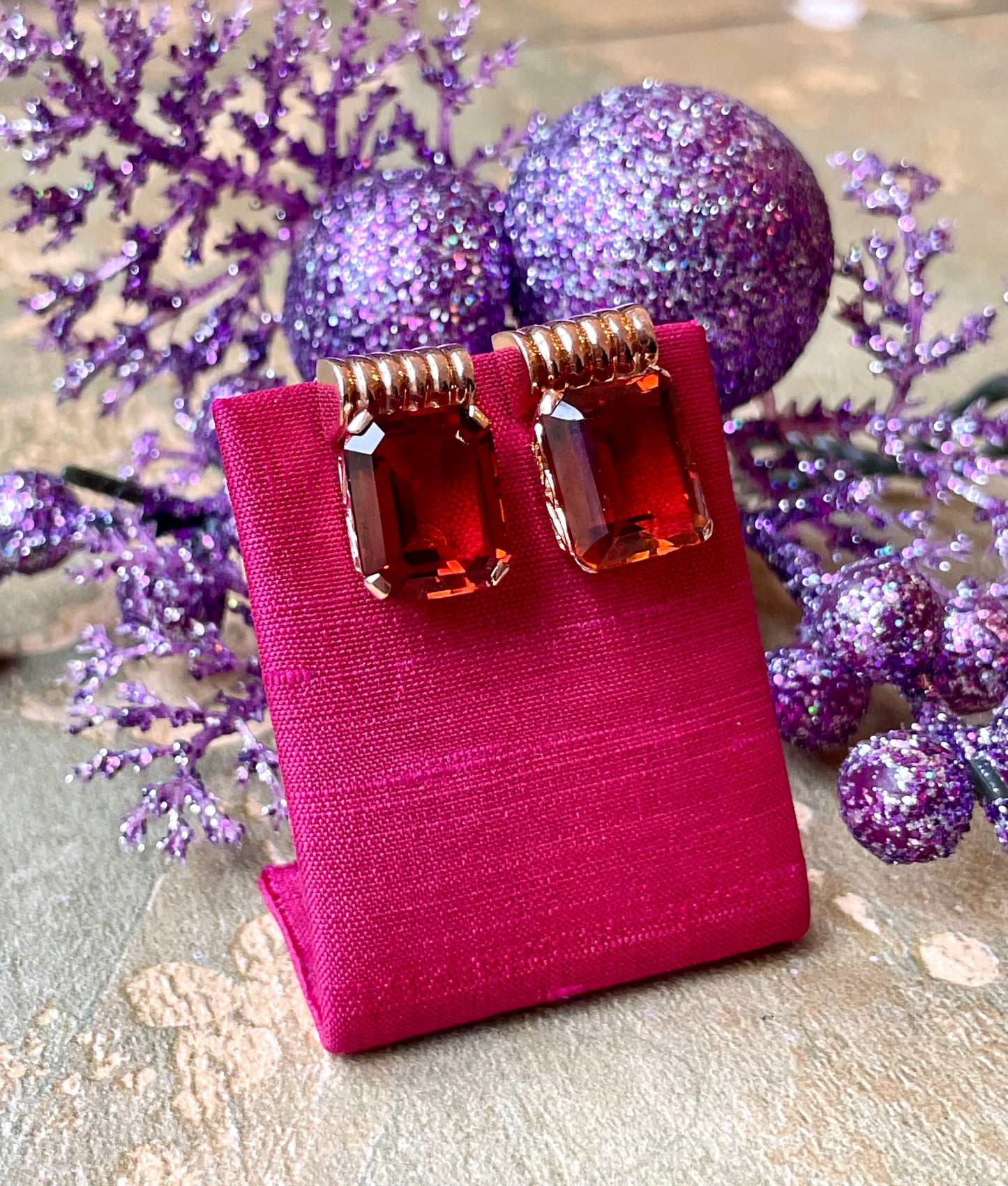 Squisiti orecchini con topazi carre’, anni ‘40