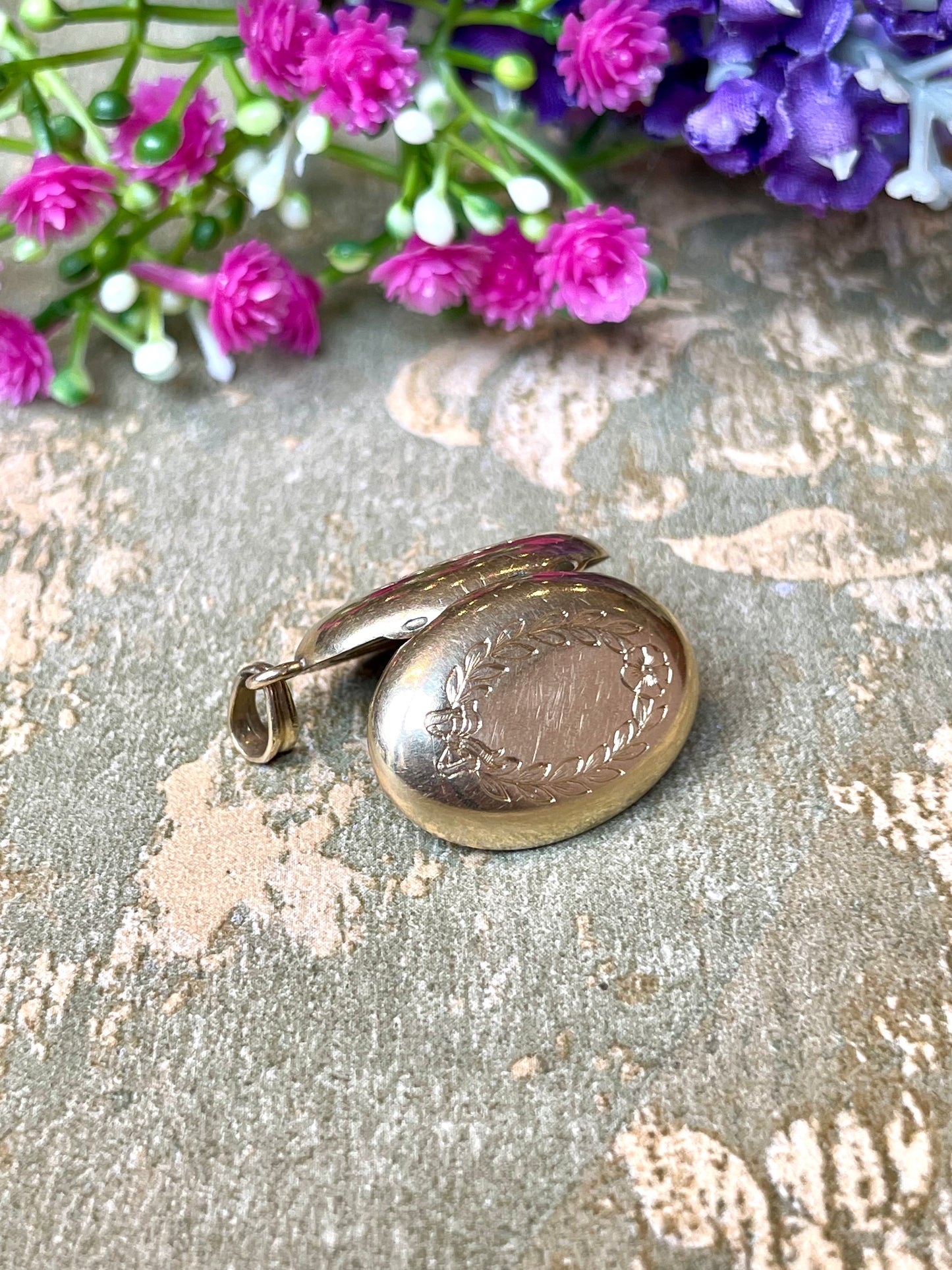 Romantico locket inciso, epoca vittoriana