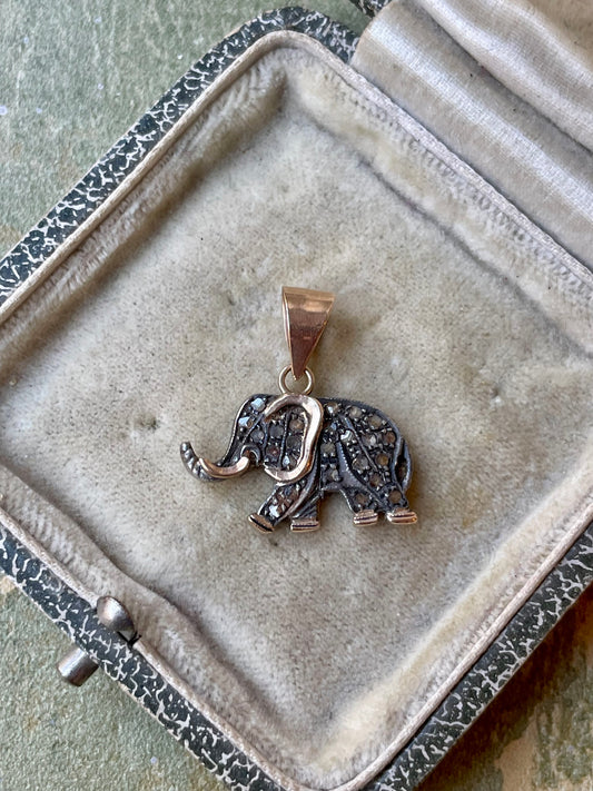 Pendente Elefante placcato oro rosa, argento e rosette di diamanti, anni ‘40/50