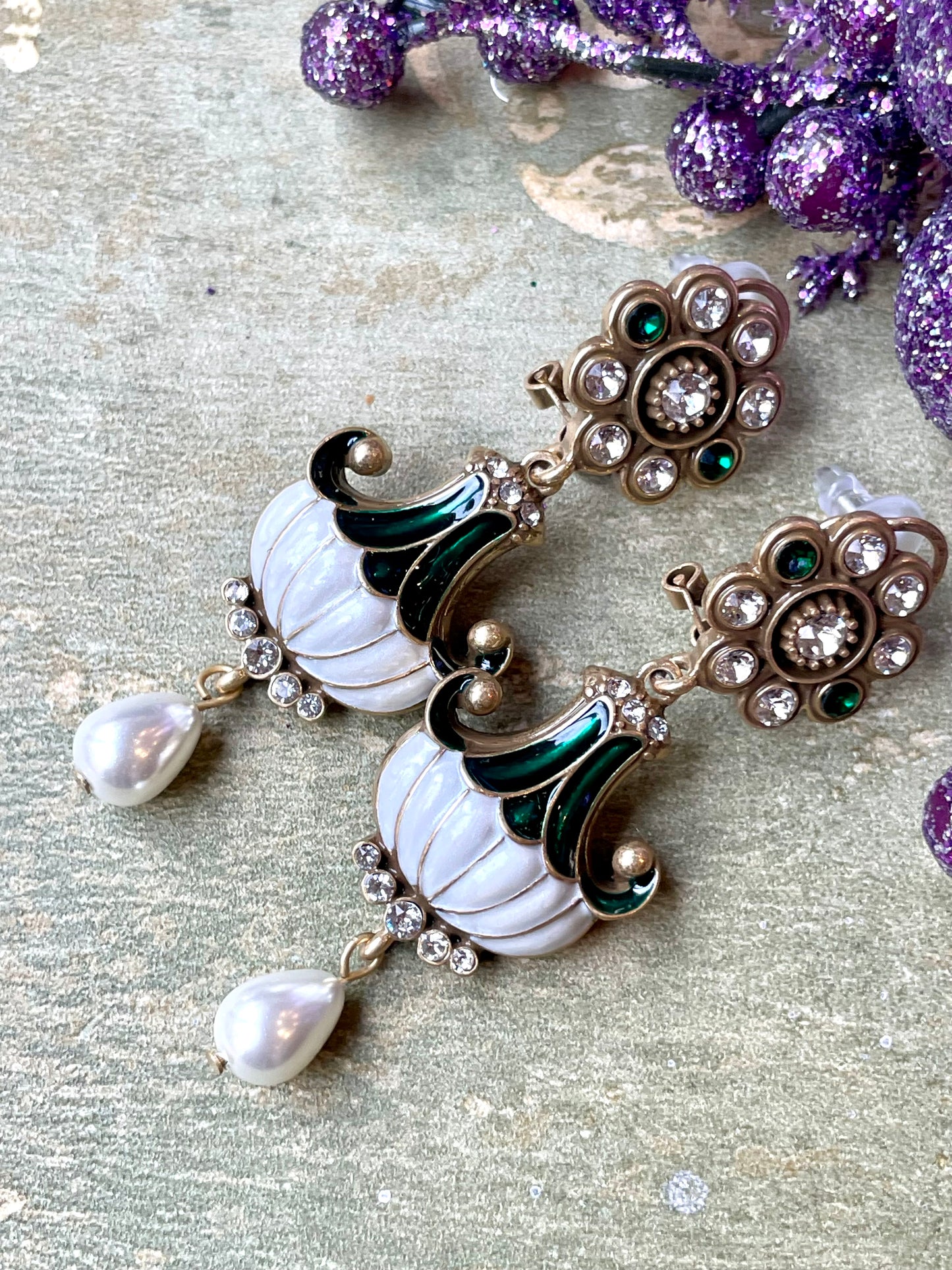 Orecchini chandelier in smalto, anni ‘80