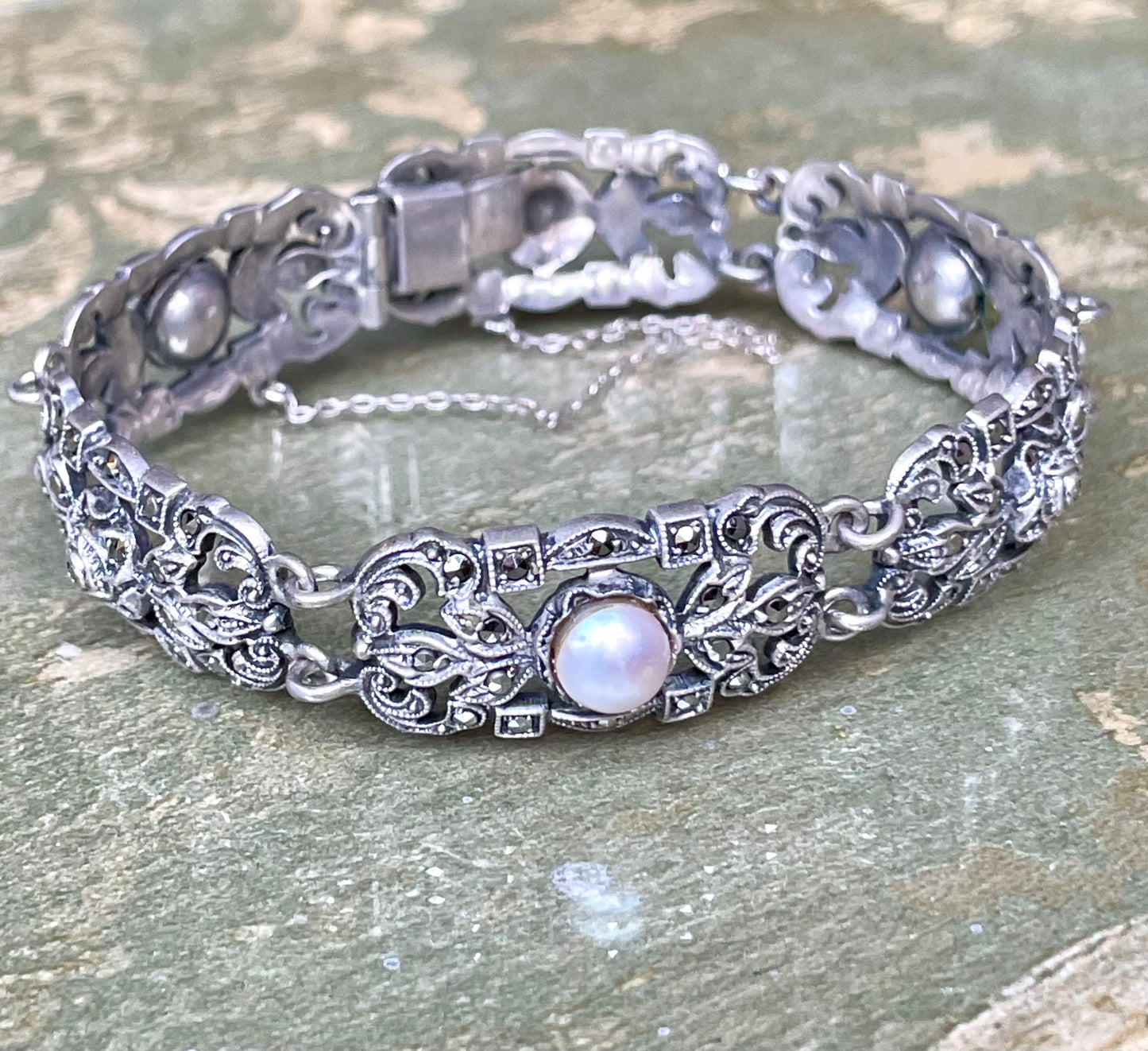 Romantico bracciale in argento, marcassite e perle, 1930/40