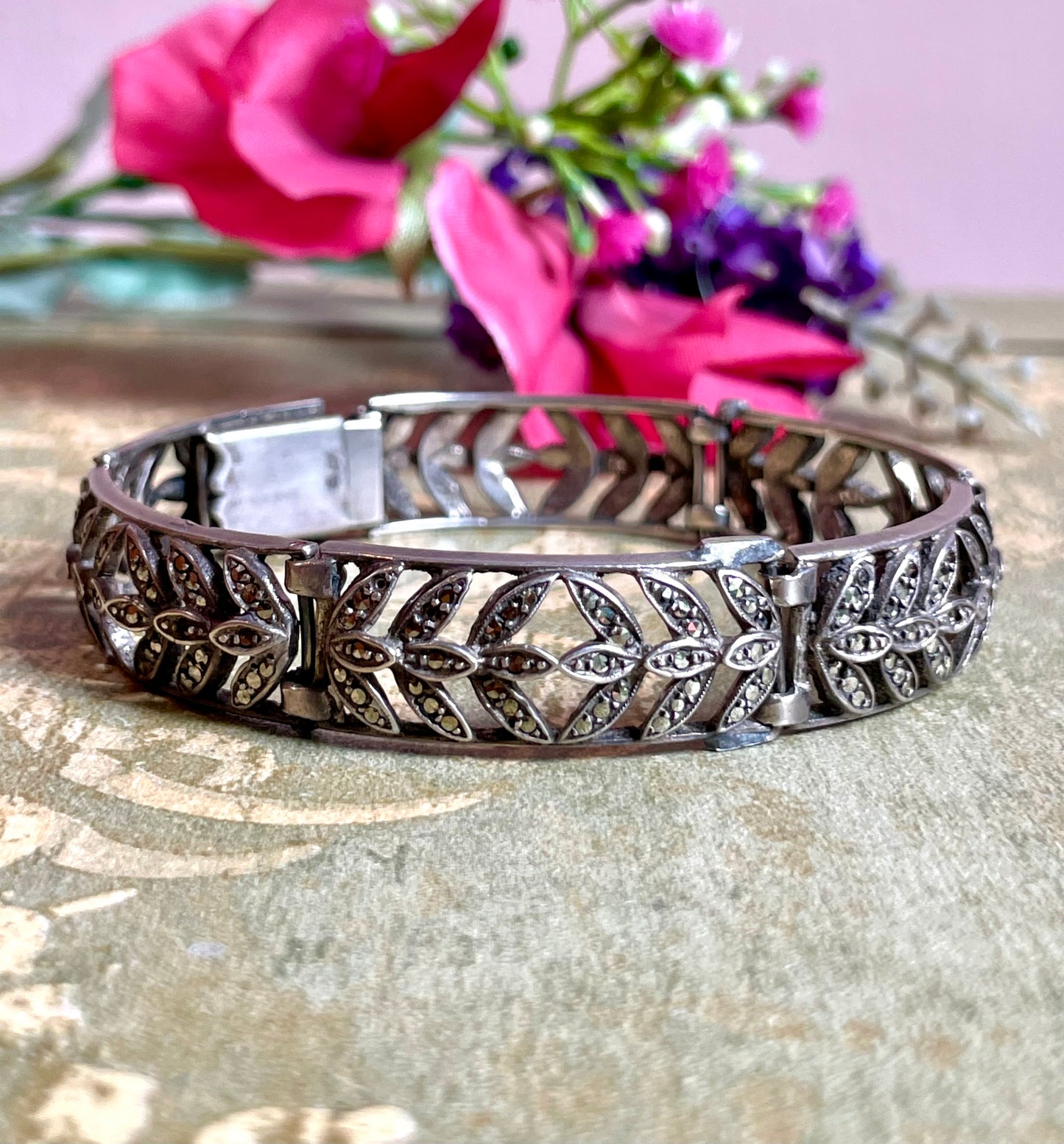 Affascinante bracciale Art Nouveau in argento e marcassite, Francia 1920/30