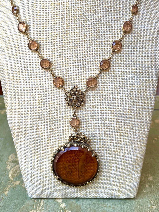 Elegante collana con cammeo in pasta di vetro, firmata Goldette anni ‘40/50