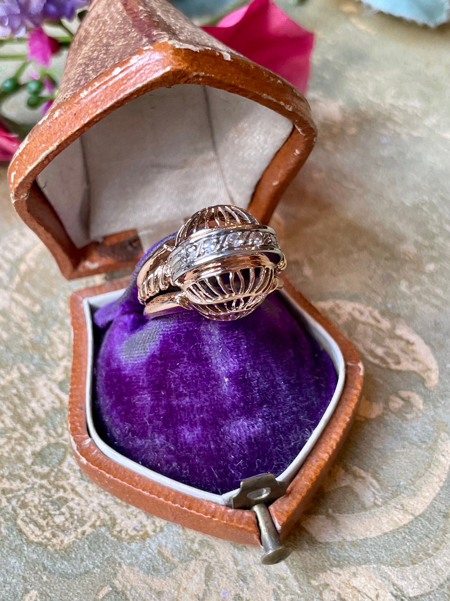 Incantevole anello a palloncino in oro rosa e diamanti, anni ‘40