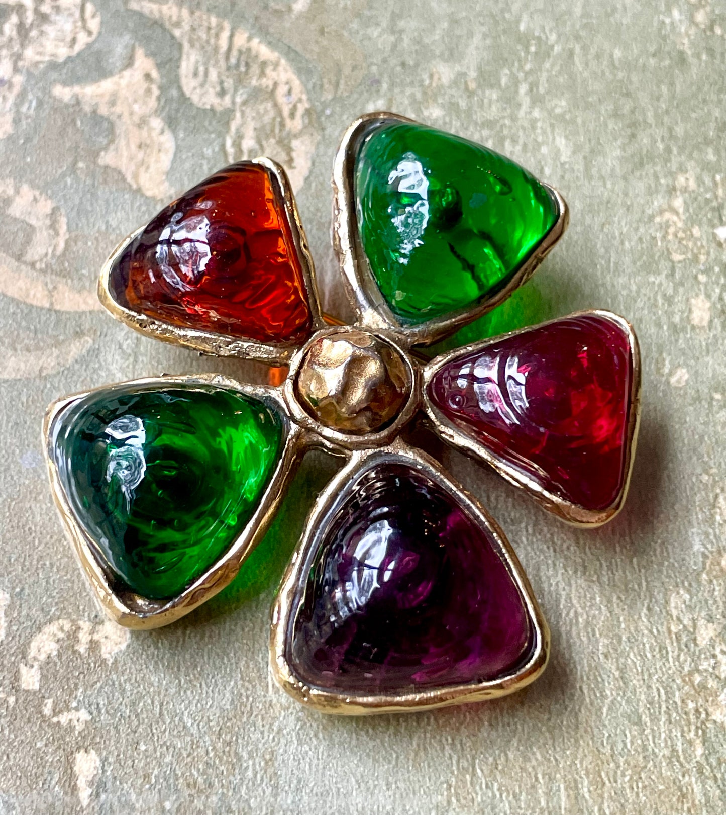 Iconica spilla Camelia, Chanel, anni ‘70