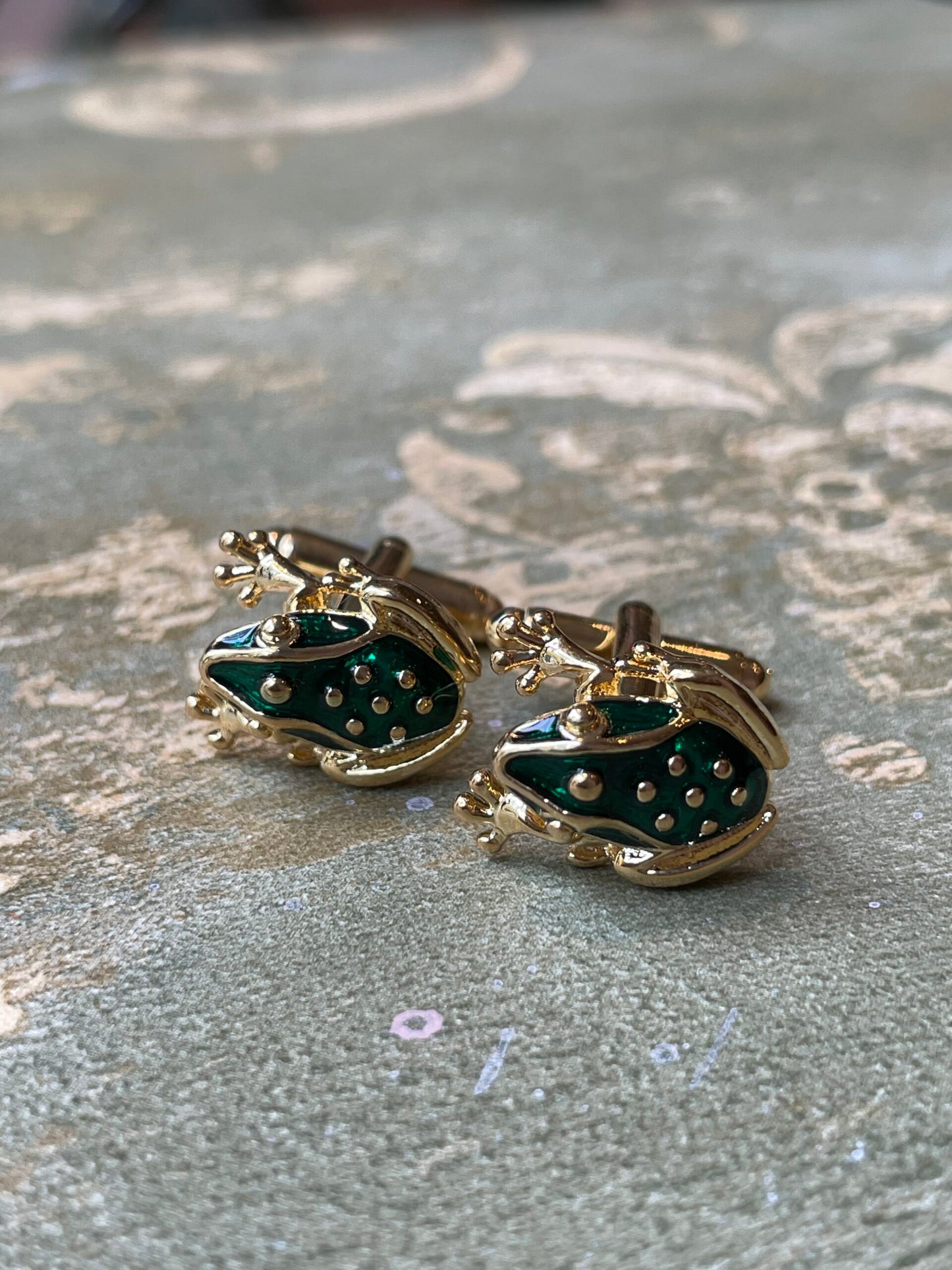 Enamel frog-shaped cufflinks