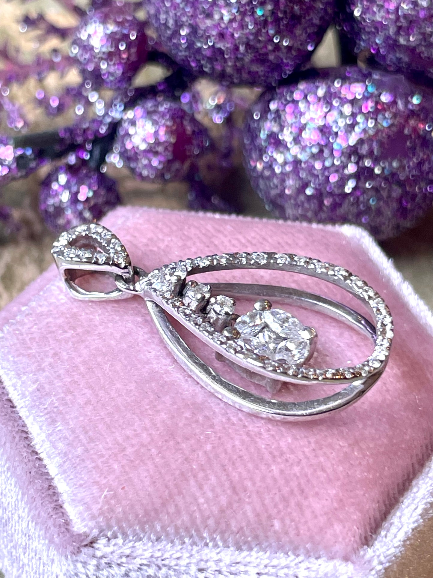 Incantevole pendente a goccia con diamanti, anni ‘50