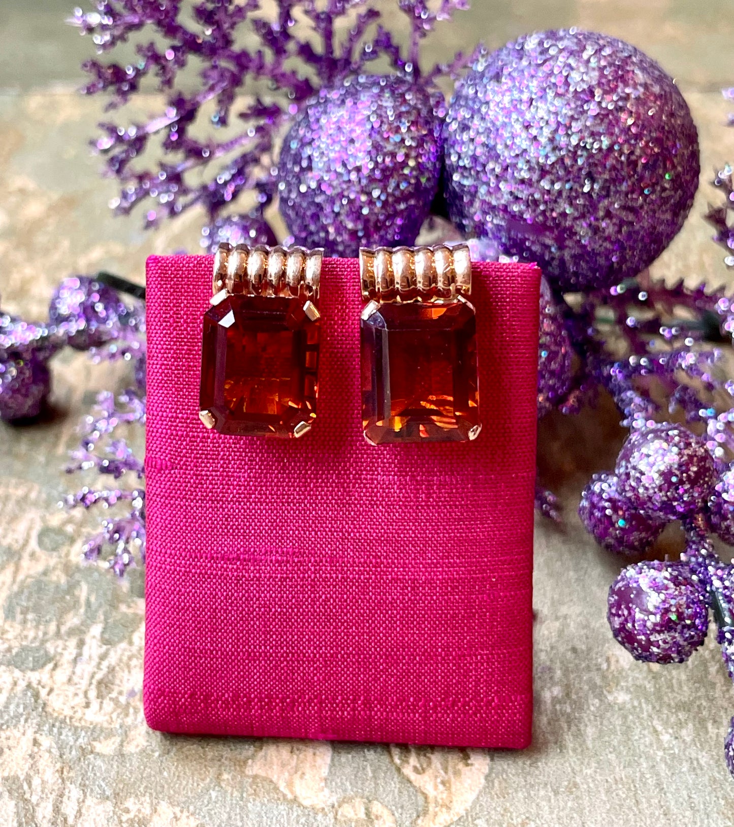 Squisiti orecchini con topazi carre’, anni ‘40