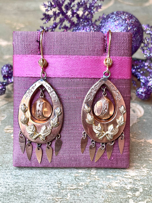 Raffinati orecchini borbonici in due colori d’oro, Italia , 1860/70