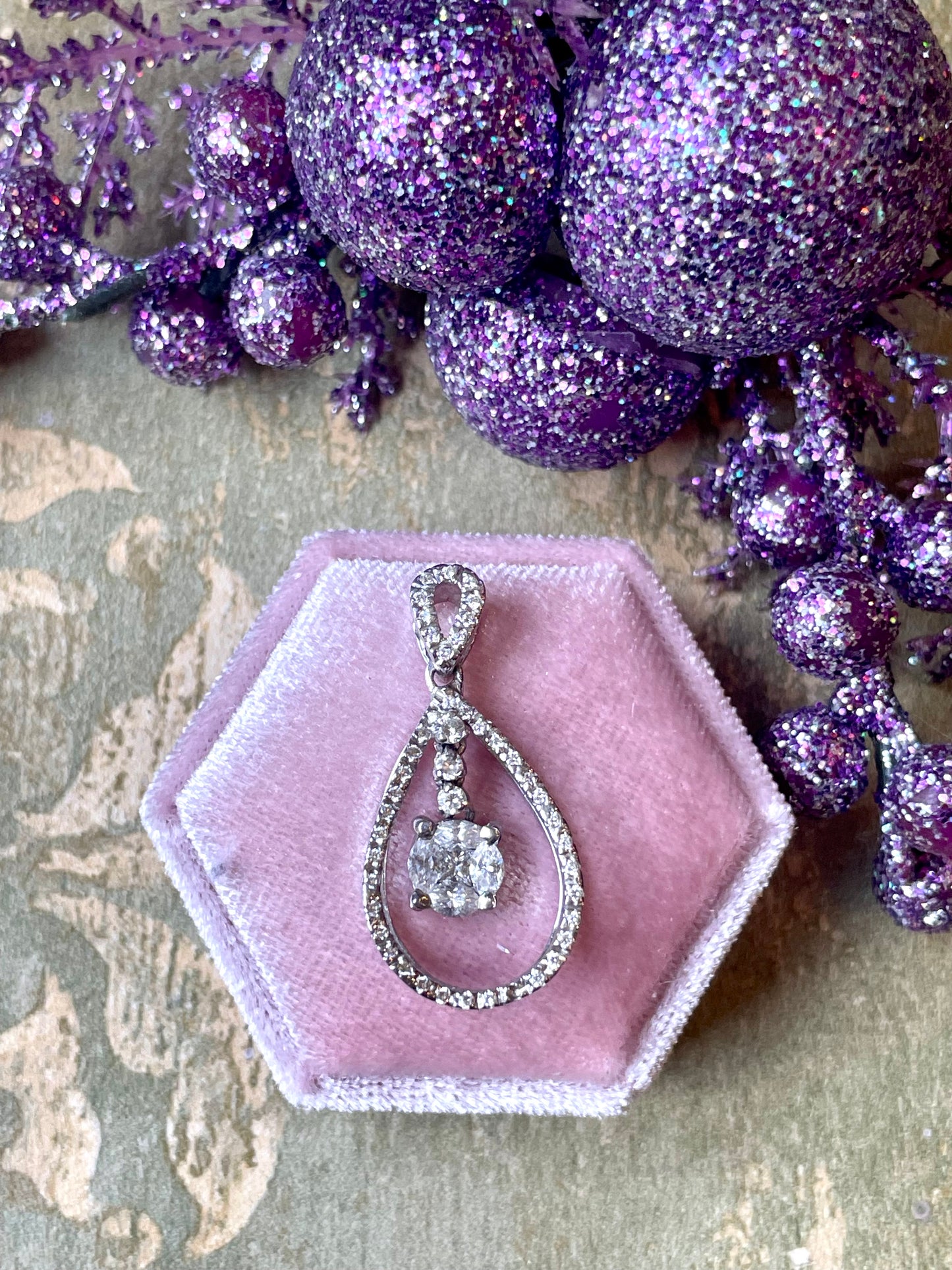 Incantevole pendente a goccia con diamanti, anni ‘50