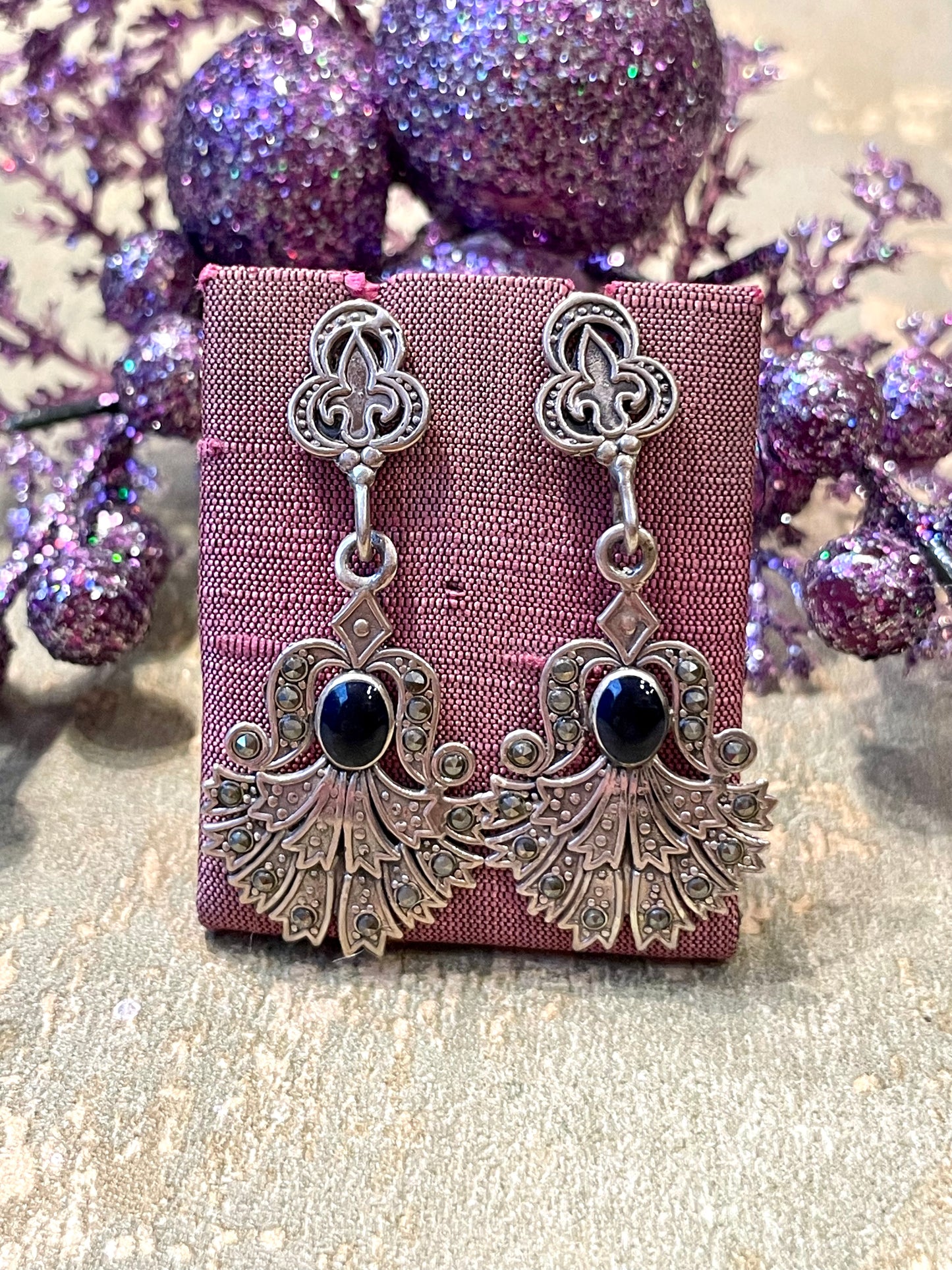 Eleganti orecchini in argento e onice, anni ‘50