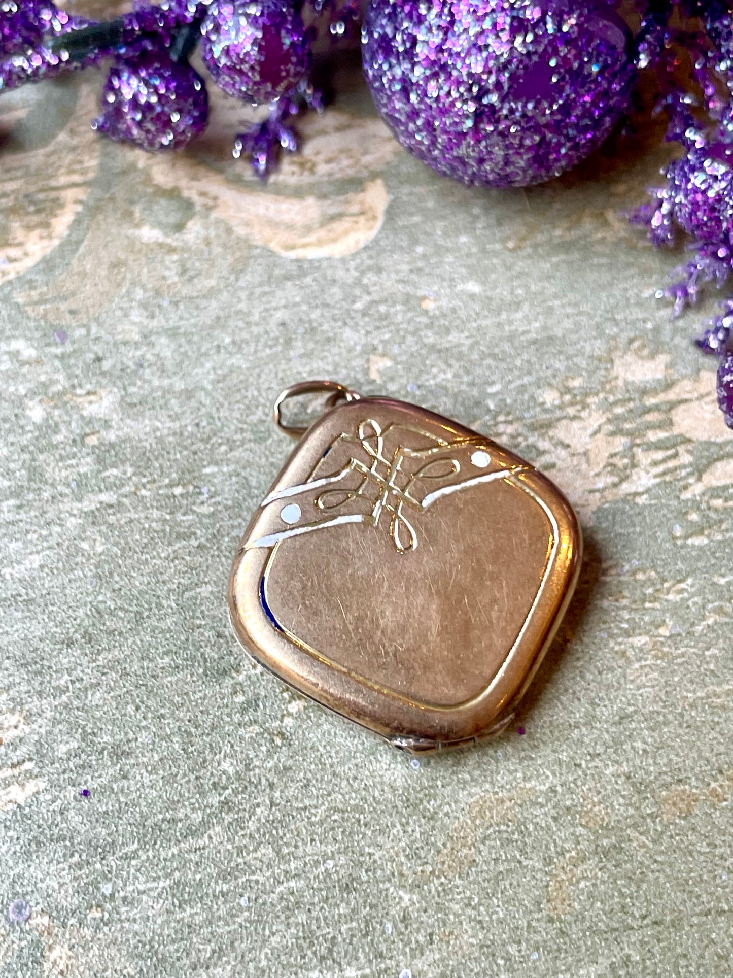 Locket in princisbecco, Art Deco