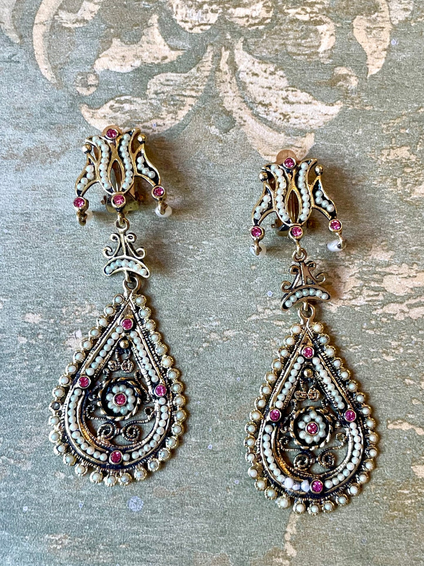 Eccezionali orecchini in stile vittoriano in argento vermeil con microperle