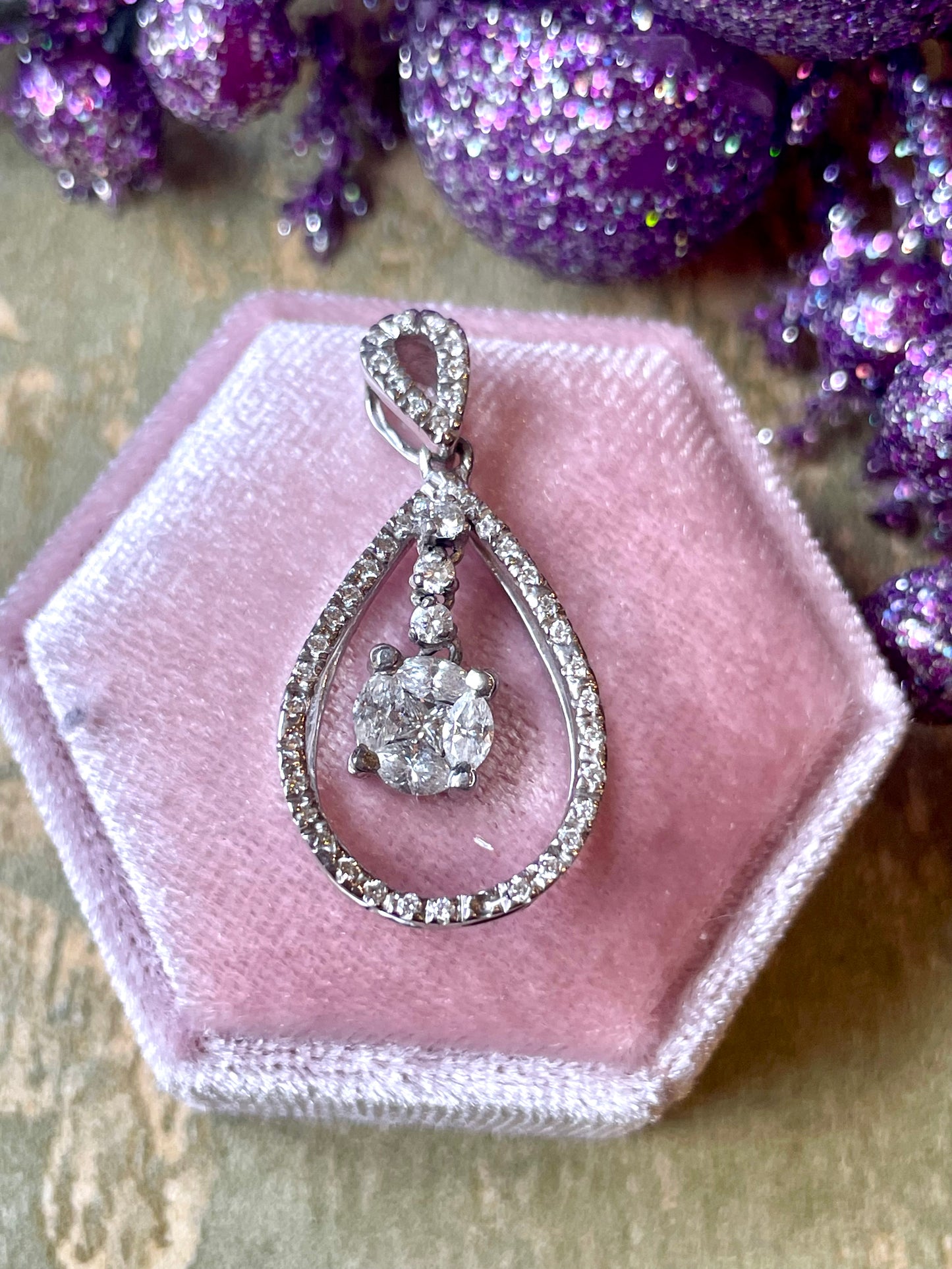 Incantevole pendente a goccia con diamanti, anni ‘50