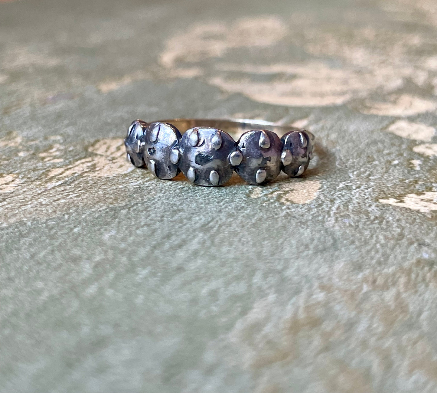 Cluster ring in argento, oro e rosette di diamanti, epoca georgiana