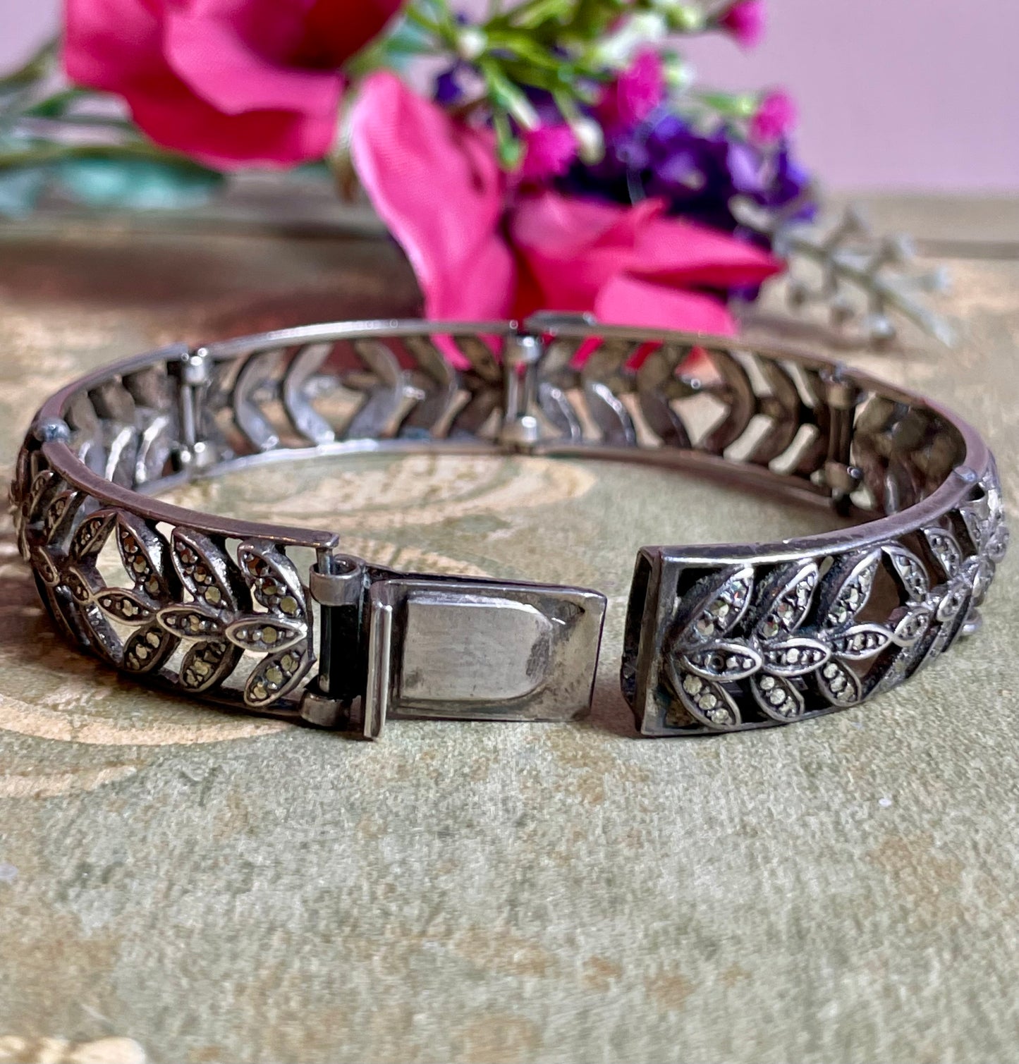 Affascinante bracciale Art Nouveau in argento e marcassite, Francia 1920/30