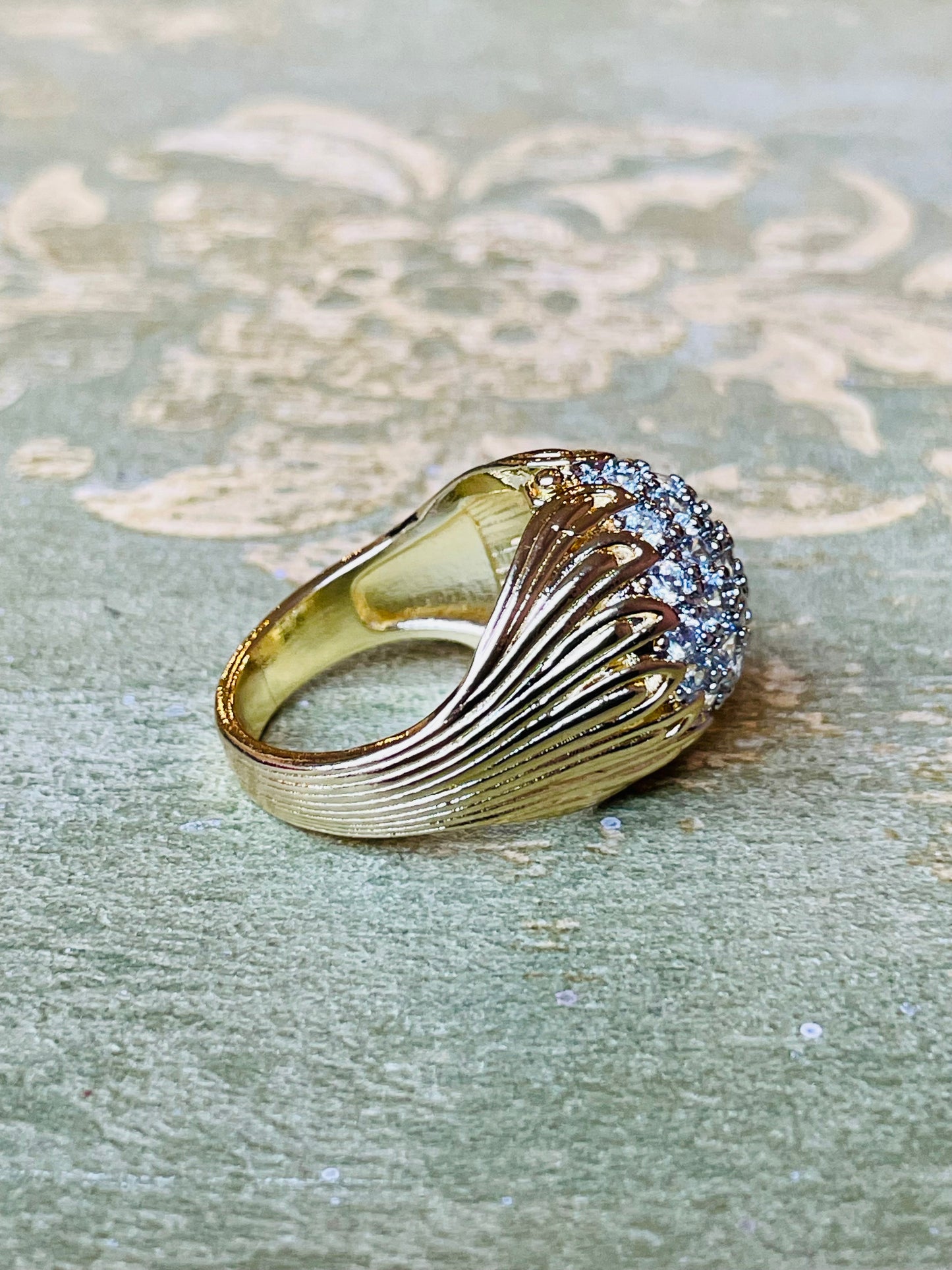 Luminoso cocktail ring con cristalli, anni ‘50