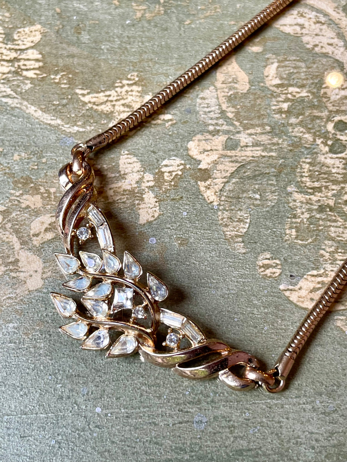Luminosa collana girocollo, Trifari, anni ‘40/50
