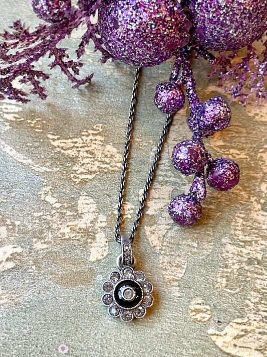 Intramontabile pendente con punto luce