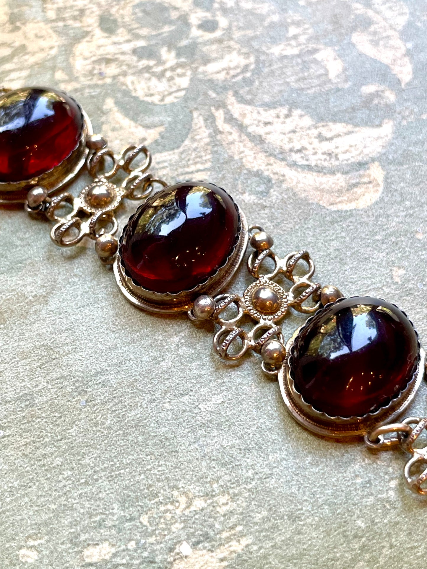 Affascinante bracciale in argento e paste, Francia, epoca Napoleone III