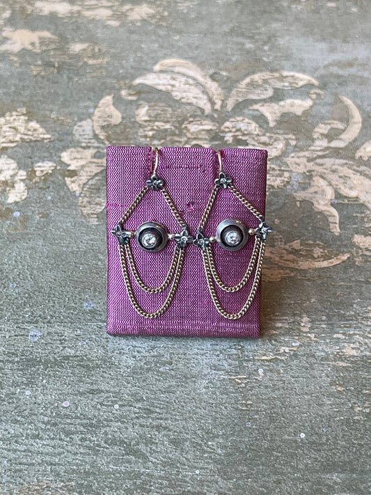 Orecchini con catena a festone in oro, argento e diamanti