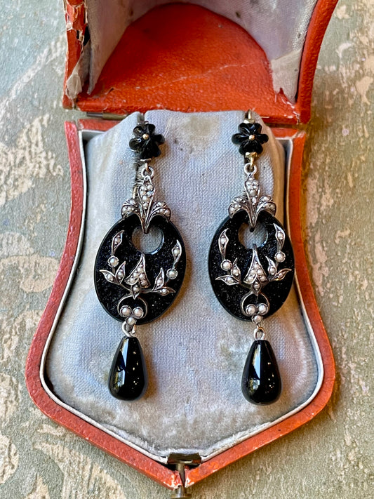 Romantici orecchini vittoriani in onice