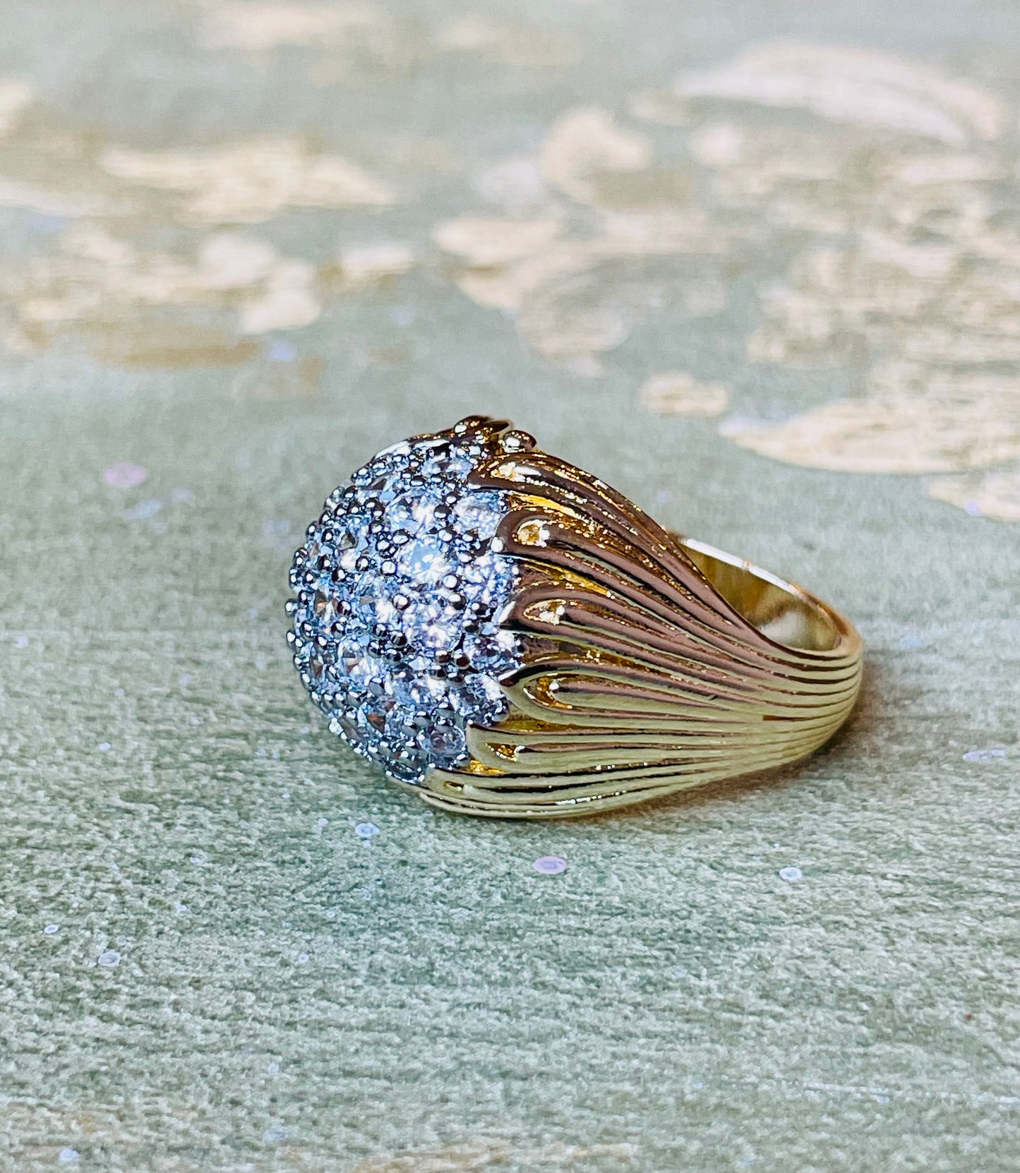 Luminoso cocktail ring con cristalli, anni ‘50